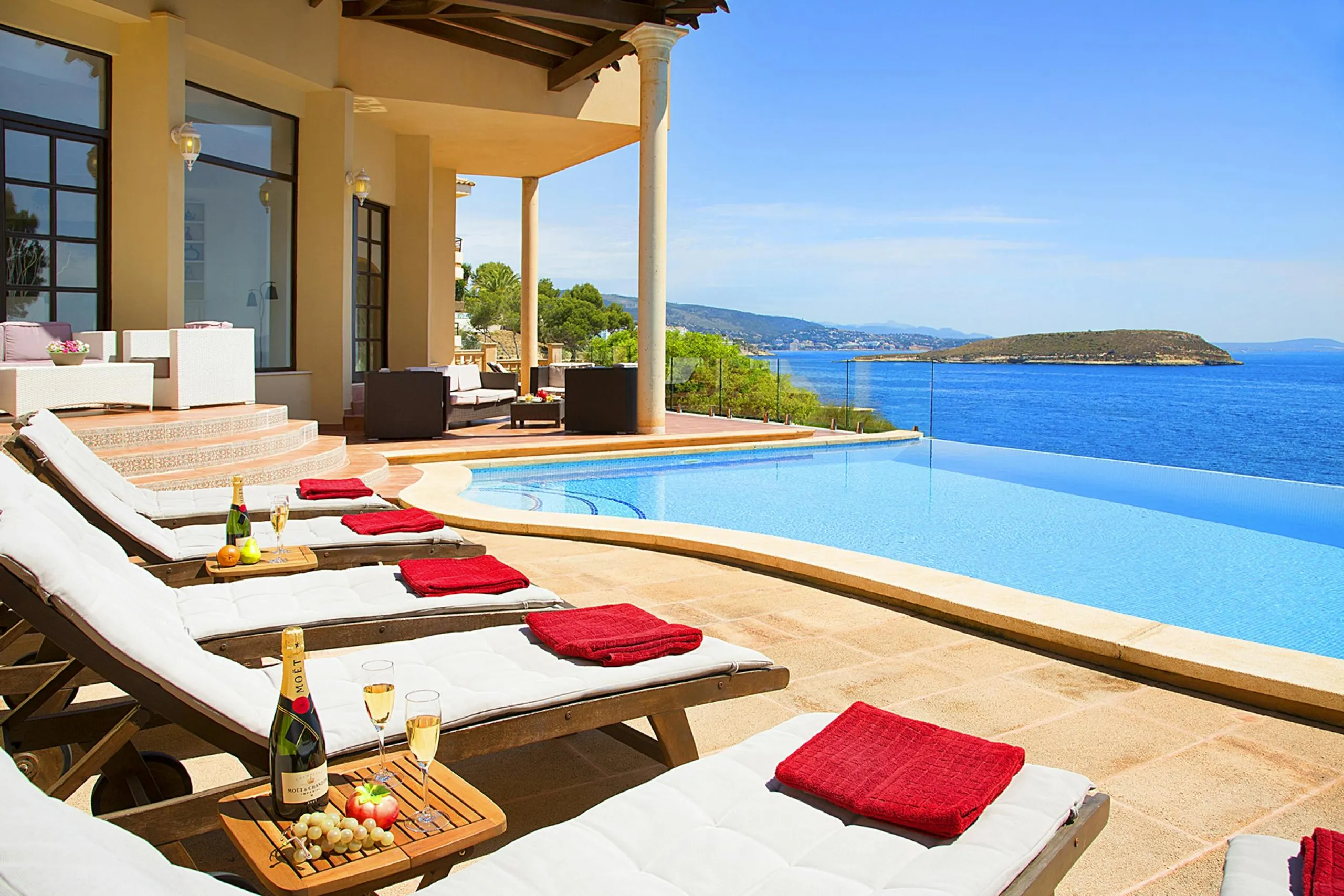 Breathtaking Oceanfront Villa in Mallorca with Infinity Pool and Jacuzzi — photograph 4