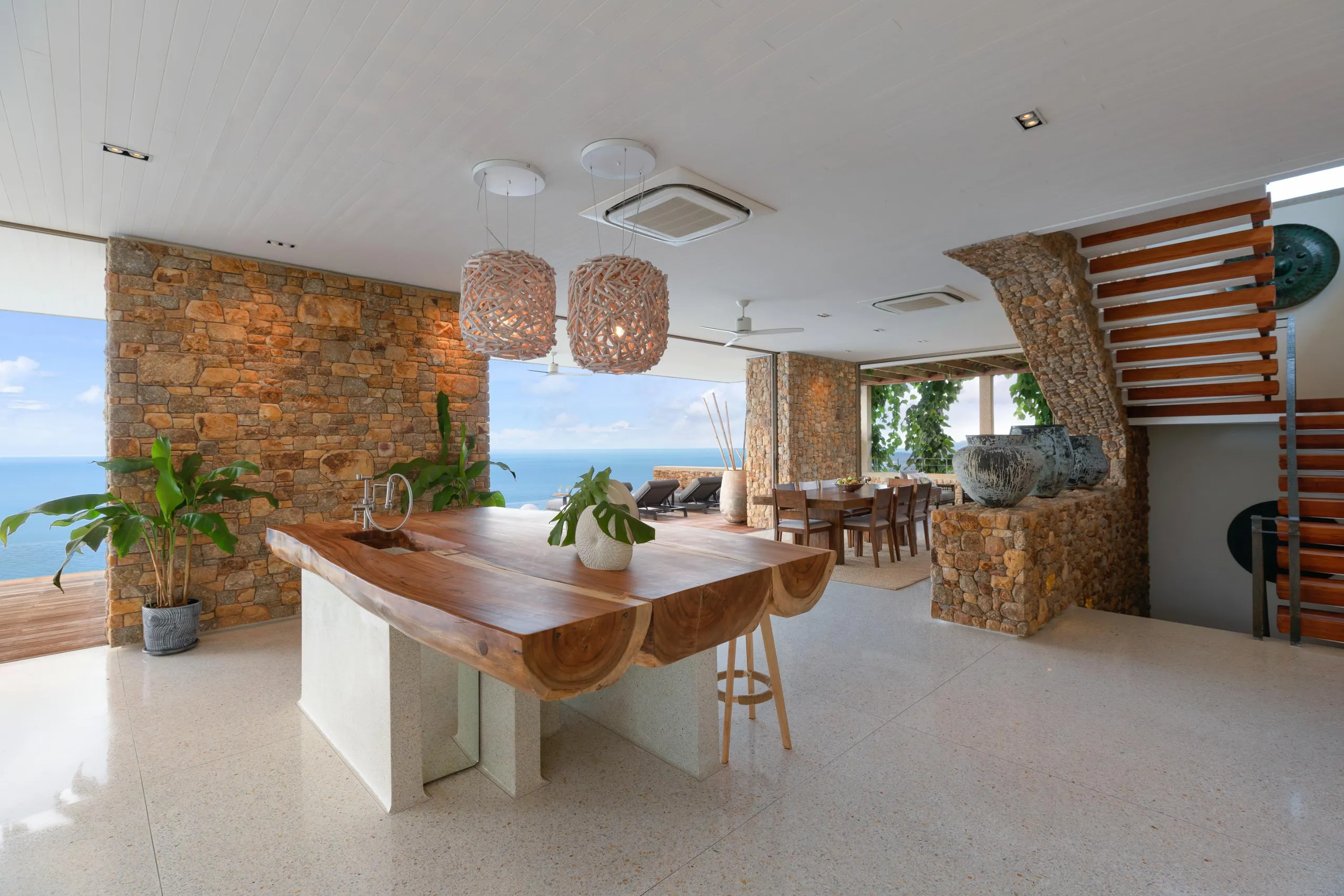 Breathtaking Oceanview Villa with Infinity Pool & Chef Service — photograph 8