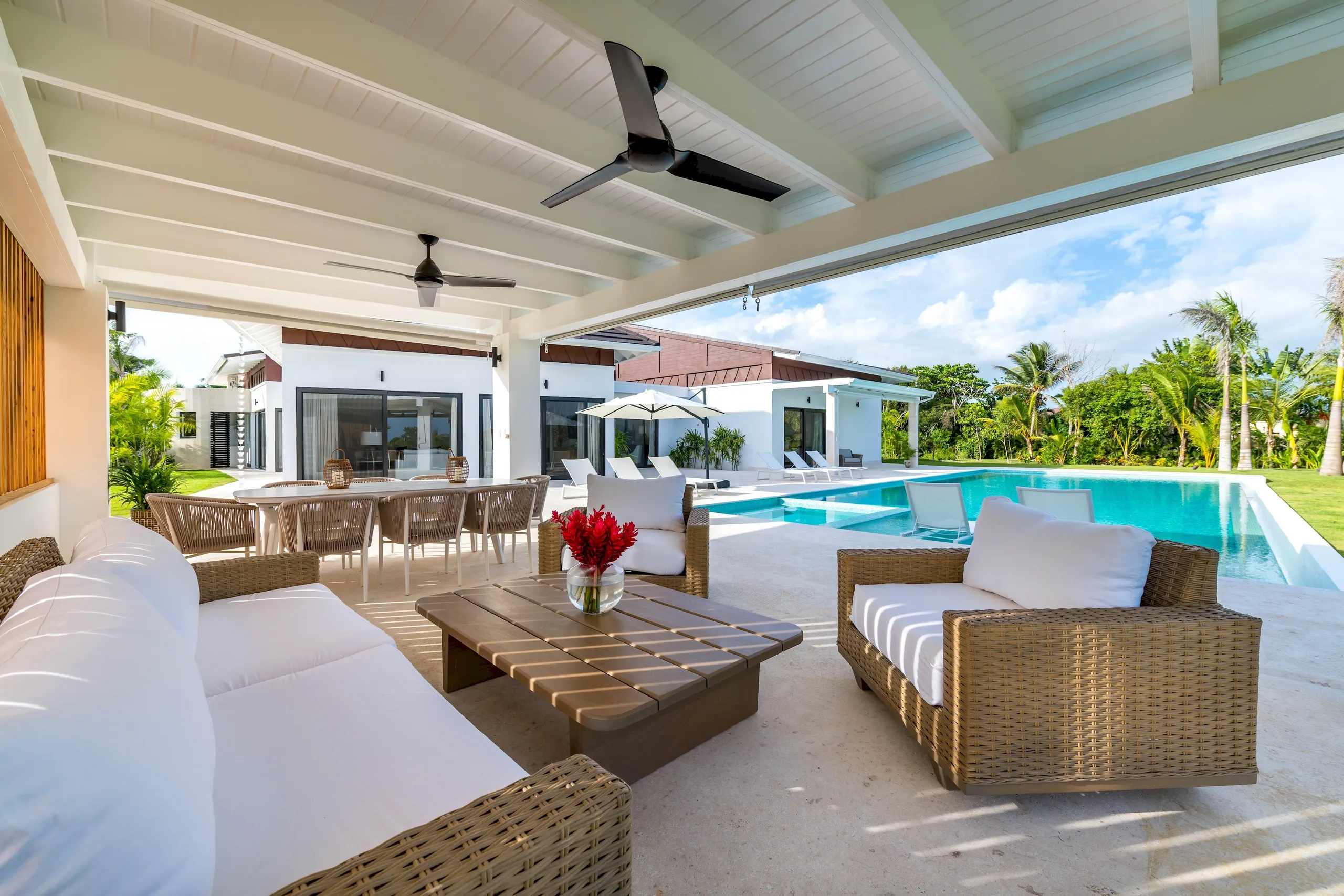 Sumptuous Paradise Estate with Private Pool and Fitness Room — photograph 4