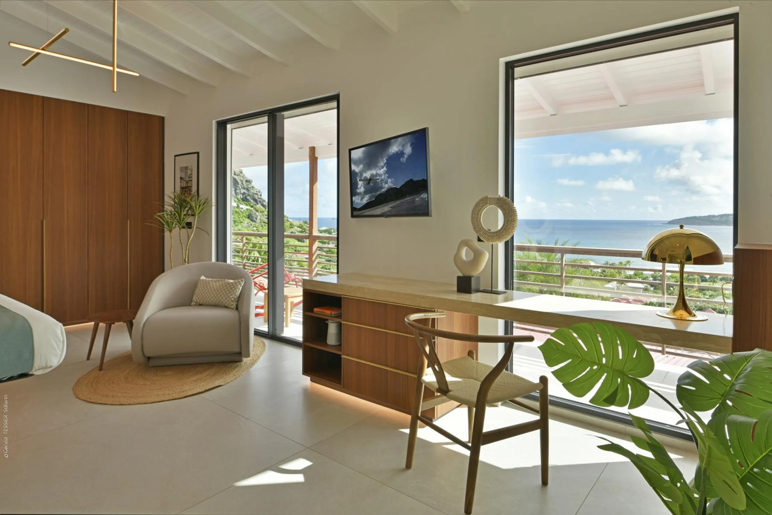 Majestic Anse des Cayes Villa with Private Pool — photograph 11