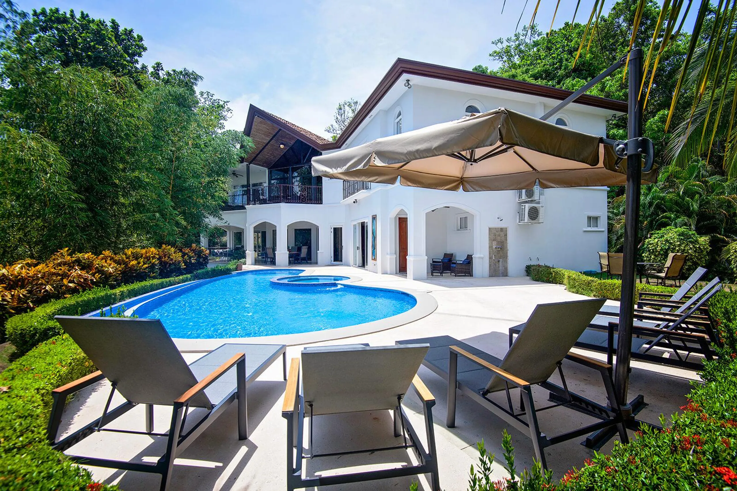 Spacious Los Sueños Resort Villa with Private Infinity Pool, Jacuzzi , & Forest Views, Los Suenos