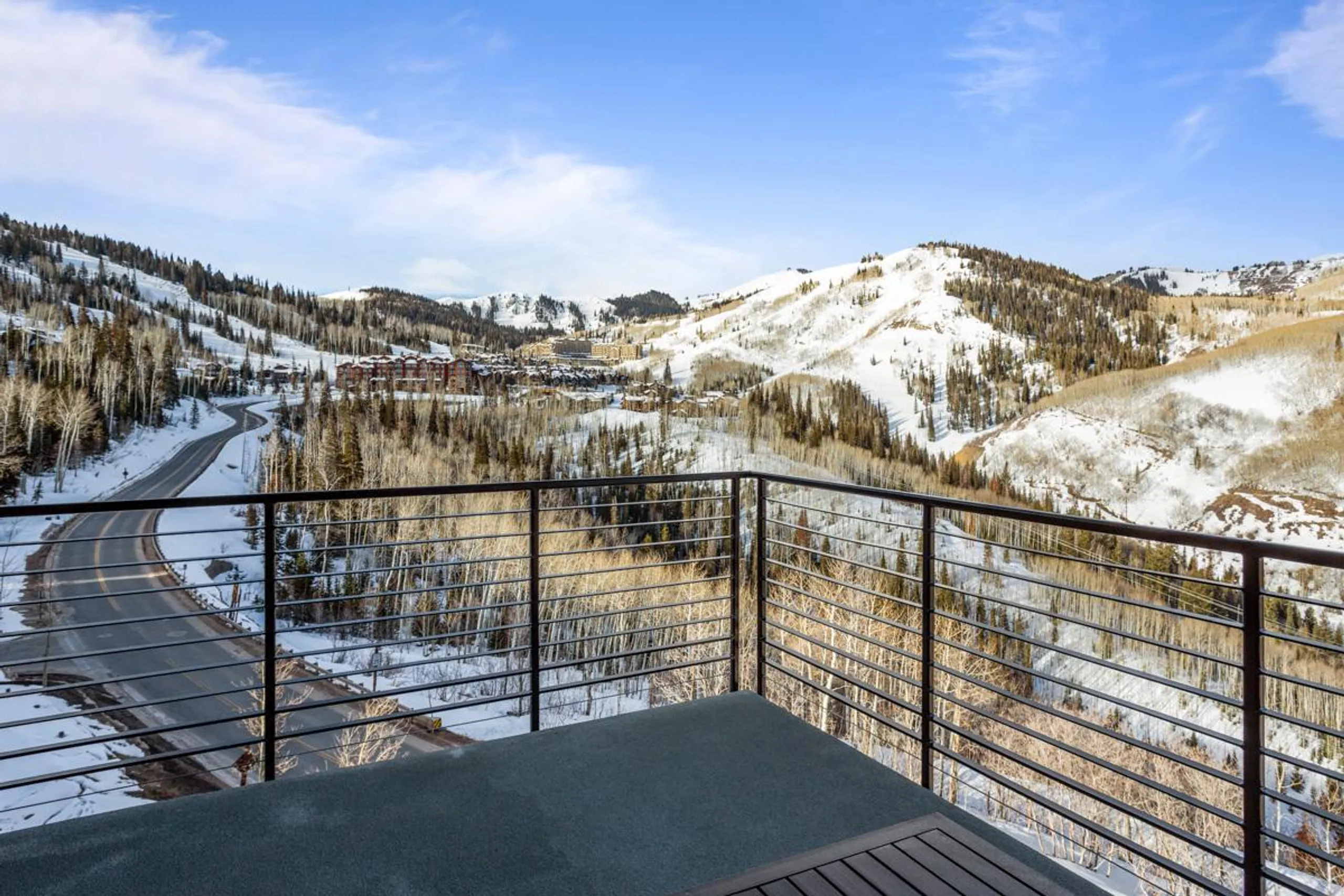 Park City Penthouse Retreat with Incredible Mountain Views — photograph 12