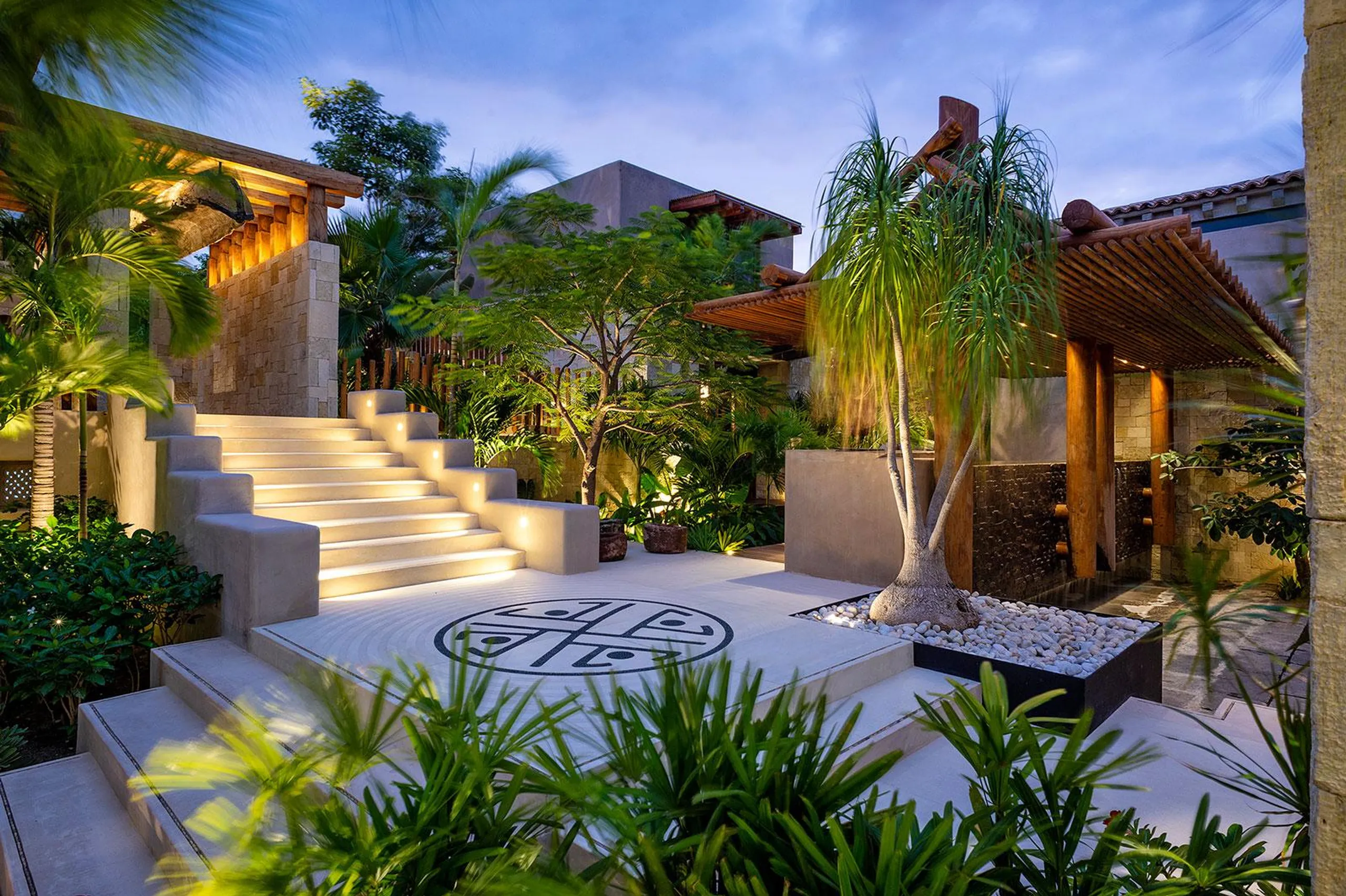 Awe-Inspiring Views and Unmatched Elegance With Breathtaking Beauty Coastal Retreat — photograph 3