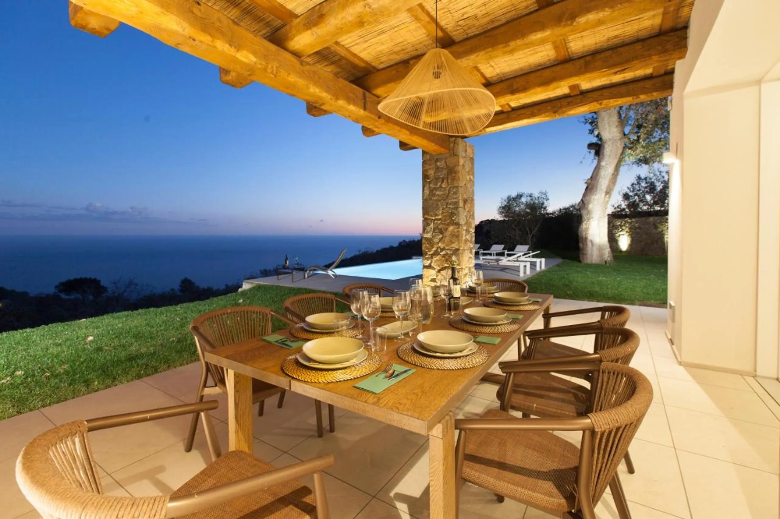 Resplendent Hillside Haven with Heated Infinity Pool and Sea Views — photograph 12