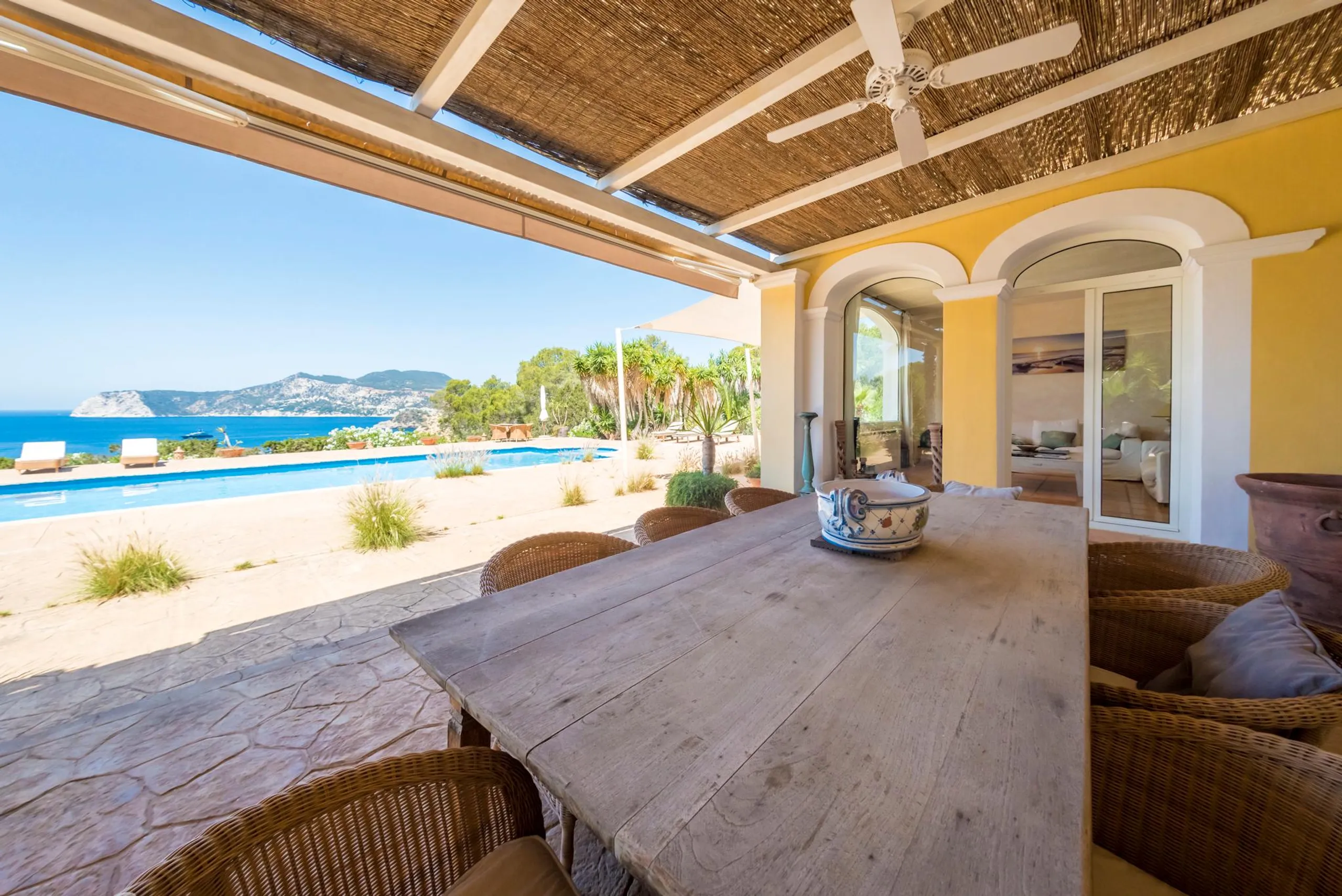 Sumptuous Ibiza Villa with Private Pool and Ocean Views — photograph 2