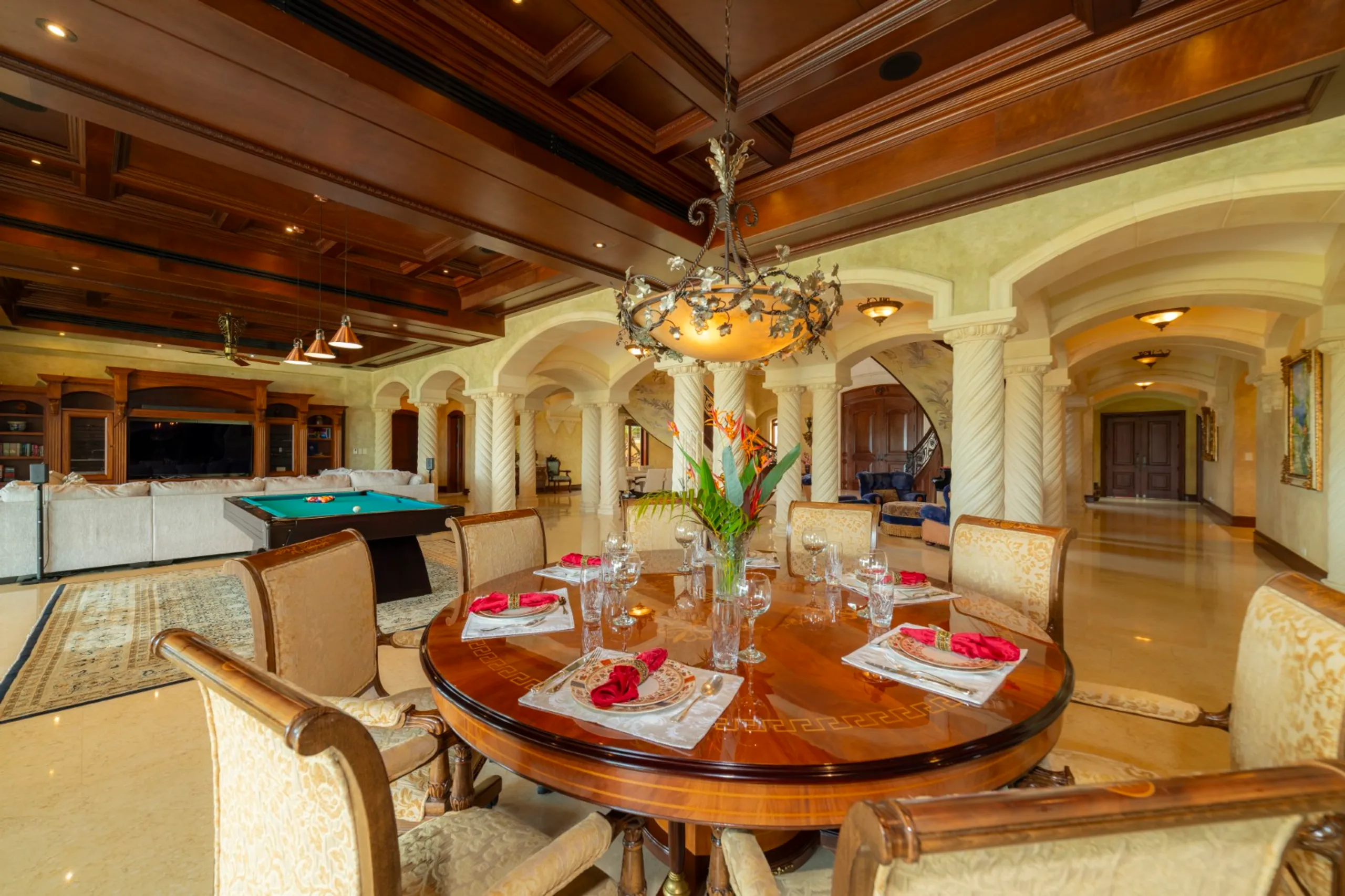 Grand Los Sueños 10-Bedroom Mansion with Infinity Pool, Helipad & Panoramic Views — photograph 9