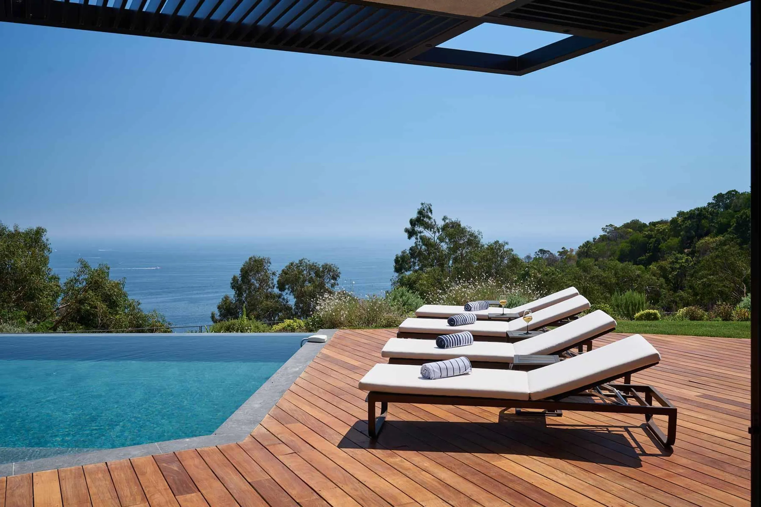 Regal Villa with Private Infinity Pool and Breathtaking Mediterranean Sea Views — photograph 4