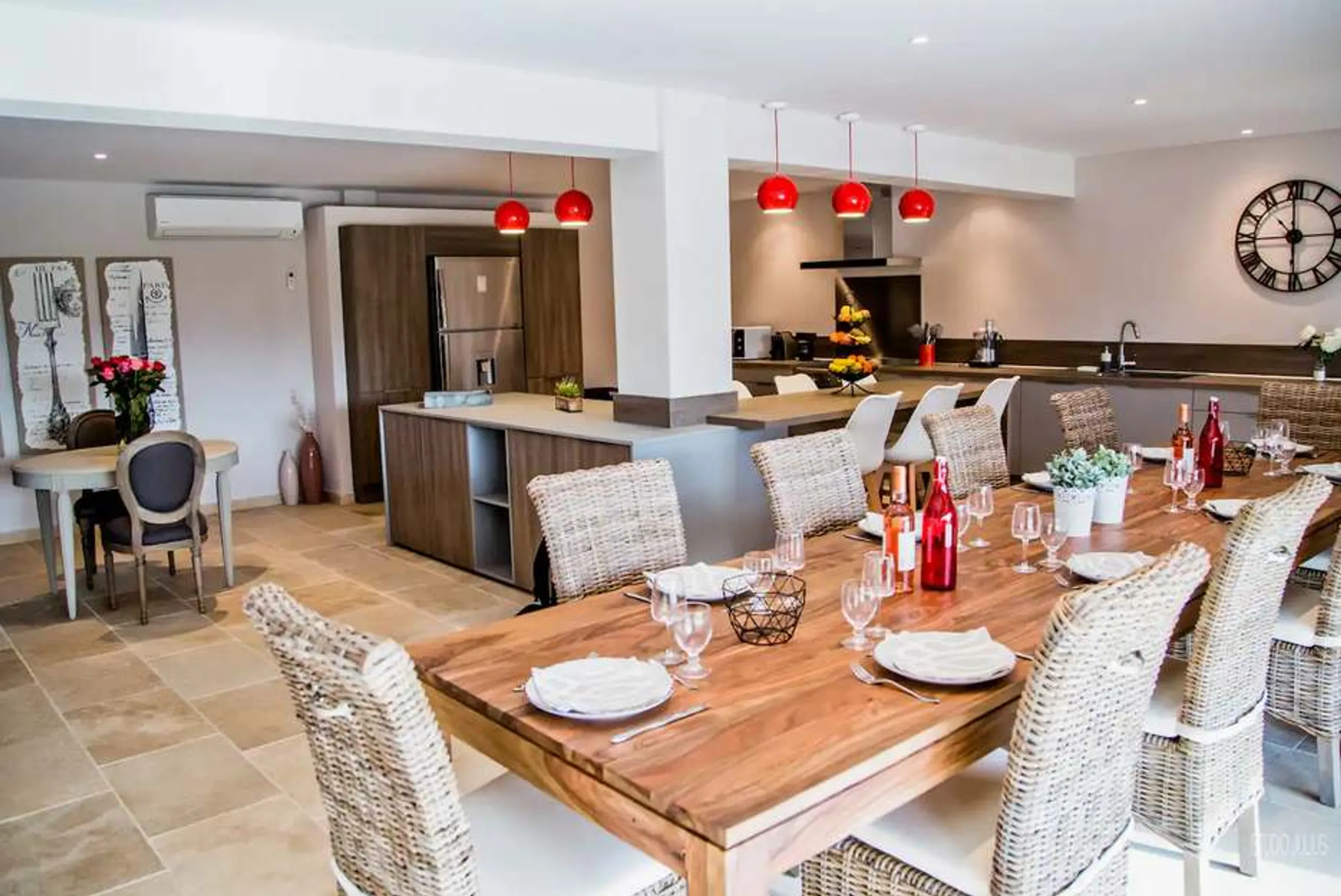 Indulgent 7BR Villa with Heated Pool and 3,000 m² Garden — photograph 10
