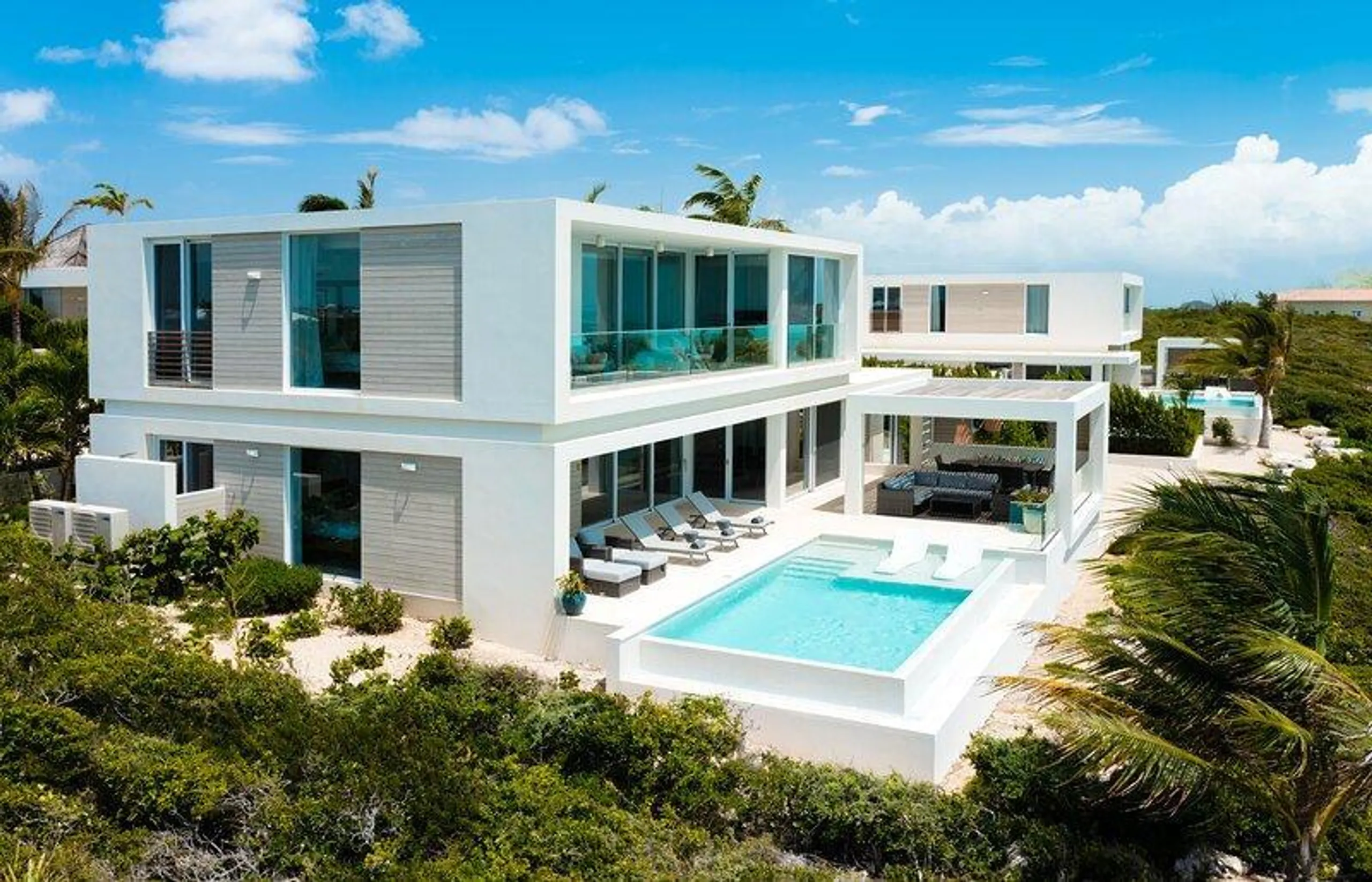 Long Bay Beach Sophisticated Oceanfront Villa Situated Almost on the Water's Edge — photograph 3