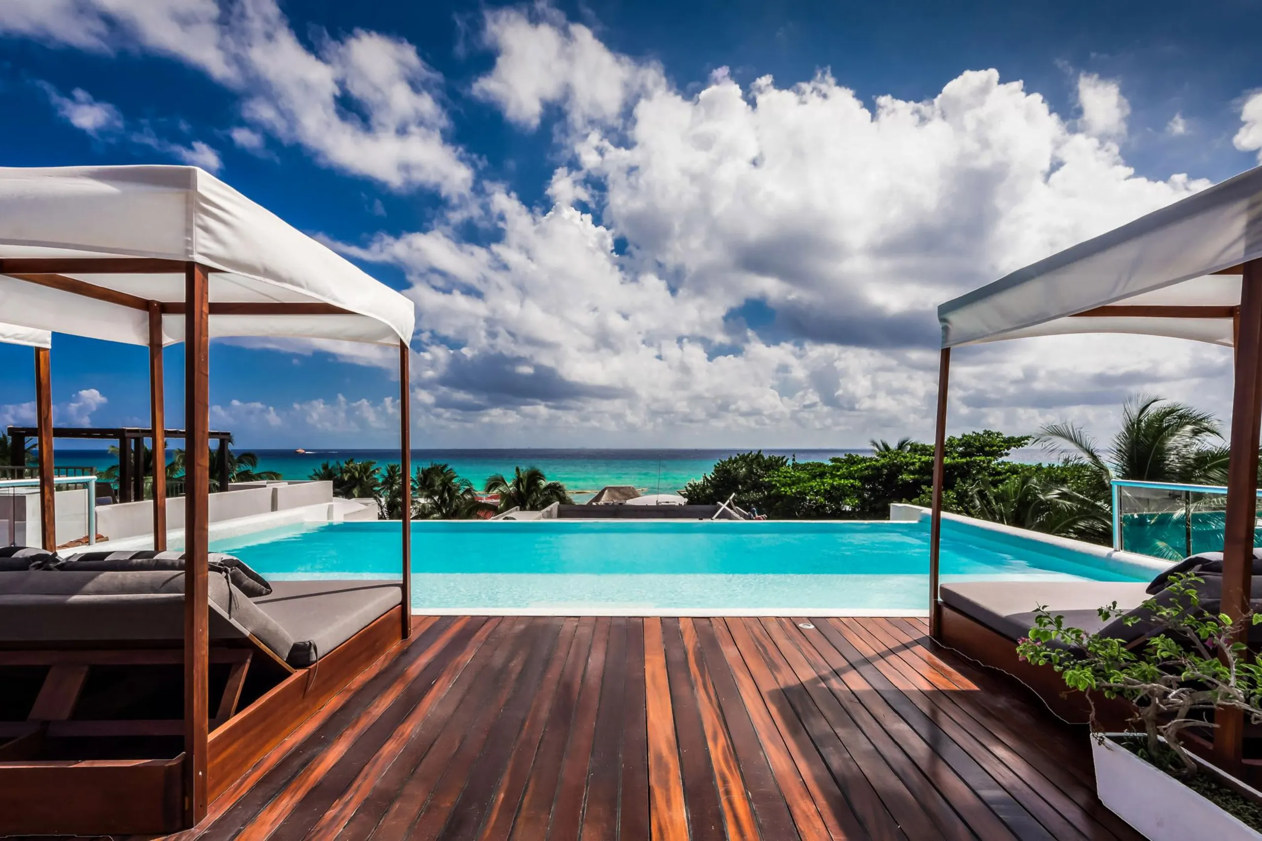 Beautiful Playa del Carmen Luxury Villa with Dual Pools and Ocean Views, Playa del Carmen