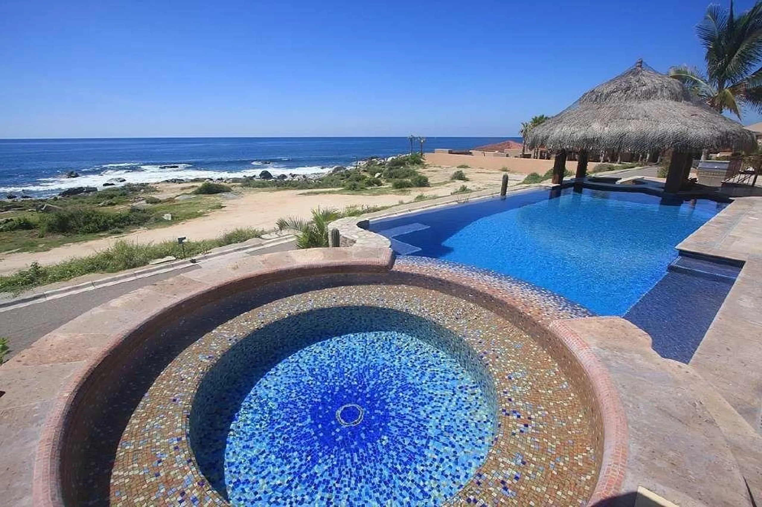 Punta Ballena Luxury Villa with Infinity Pool, Hot Tub and Sweeping Ocean Views — photograph 2