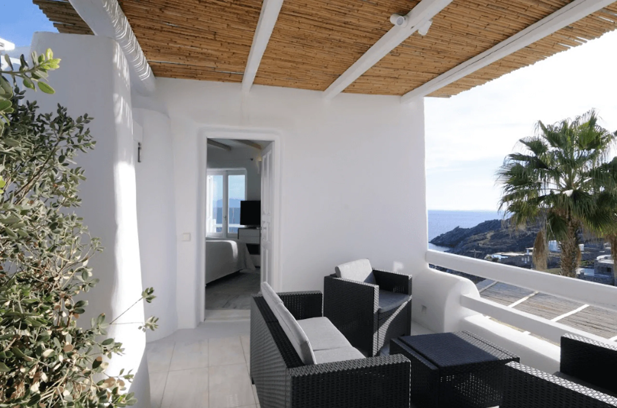 Luxury Villa Rental with Infinity Pool and Magnificent Aegean Sea Views — photograph 8