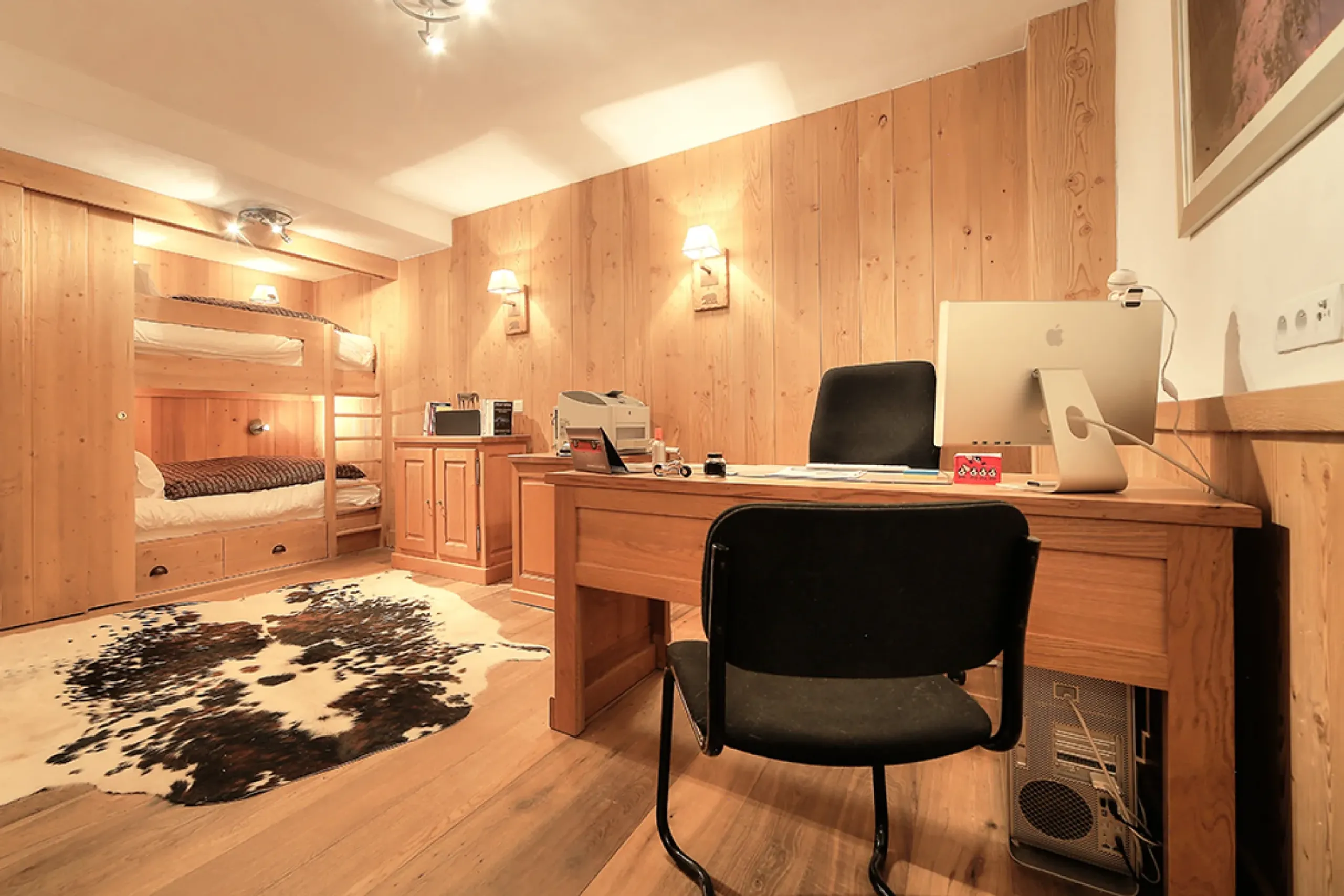 Ultimate Ski Chalet with Open-Plan Living, Sauna & Mountain Views — photograph 8