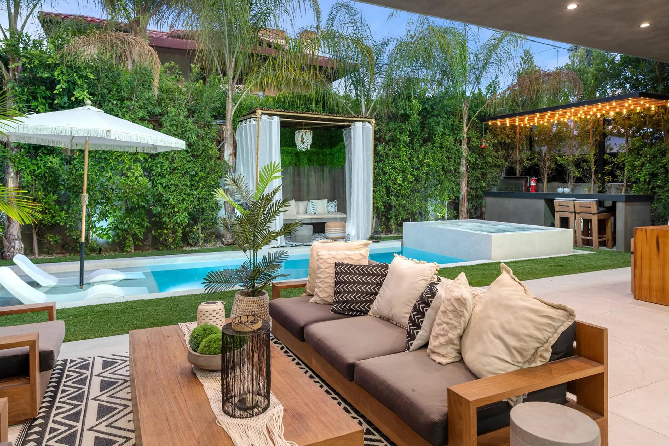 Chic West Hollywood Villa with Private Pool — photograph 12