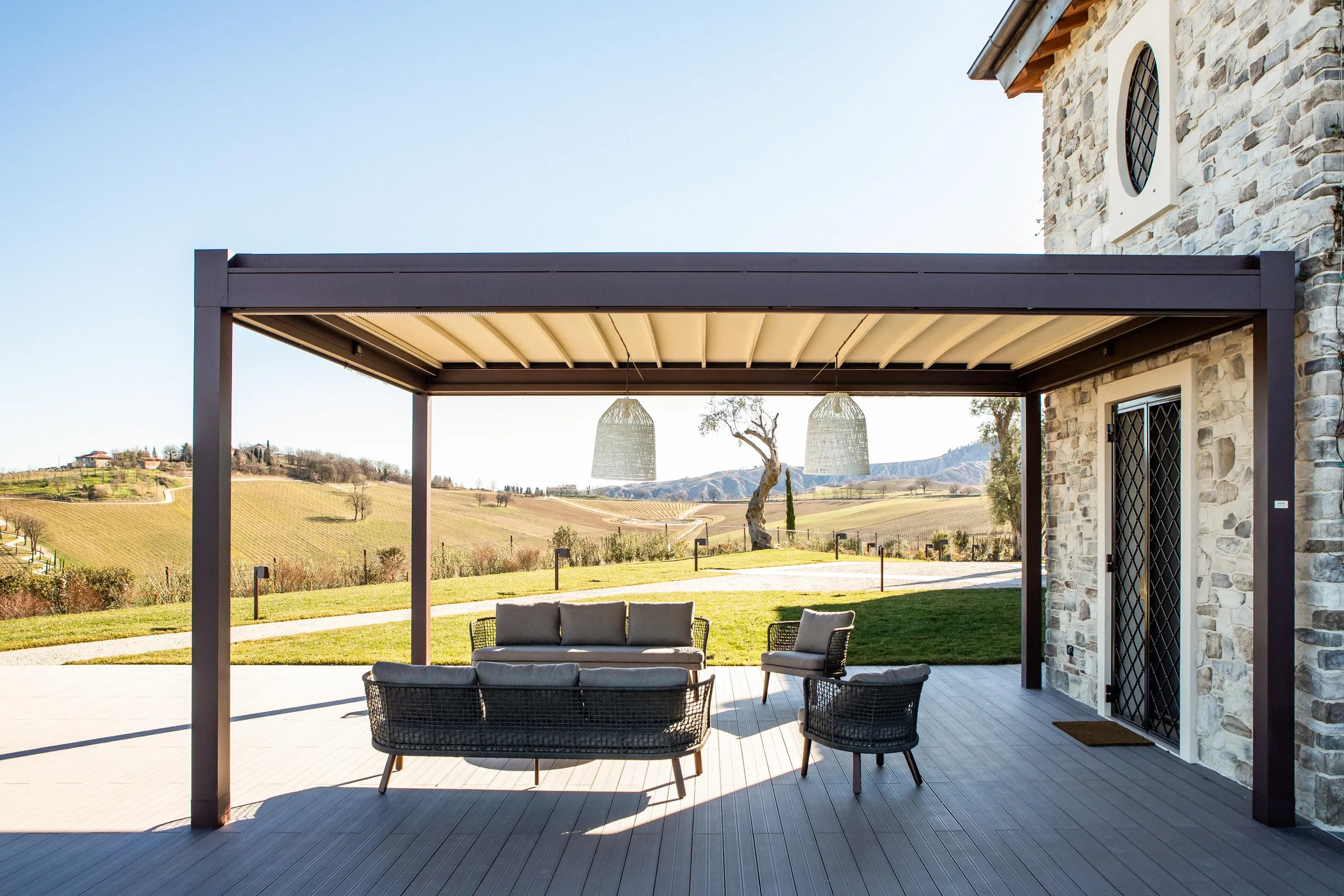 Classic Farmhouse Villa Overlooking Vineyard Amphitheater with Pool — photograph 5
