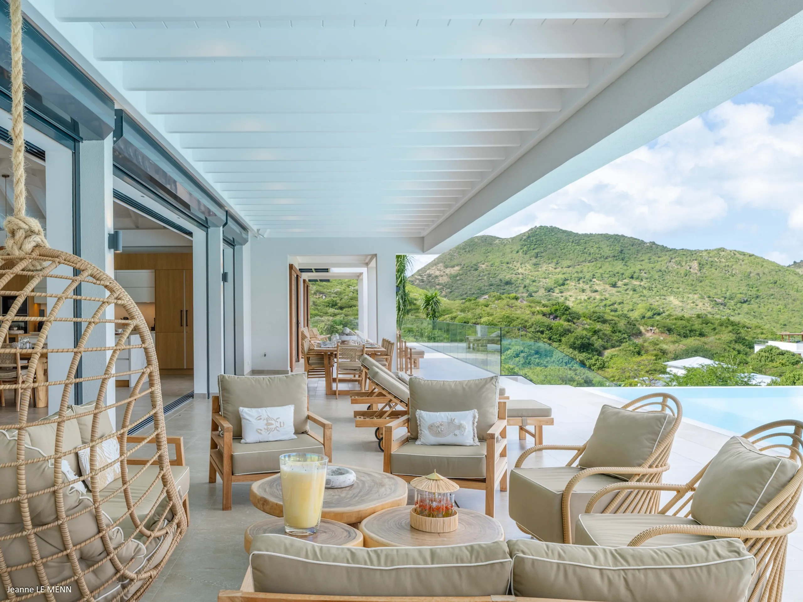 Refreshing 5 Bedroom Villa with Infinity Pool, and Ocean Views — photograph 12