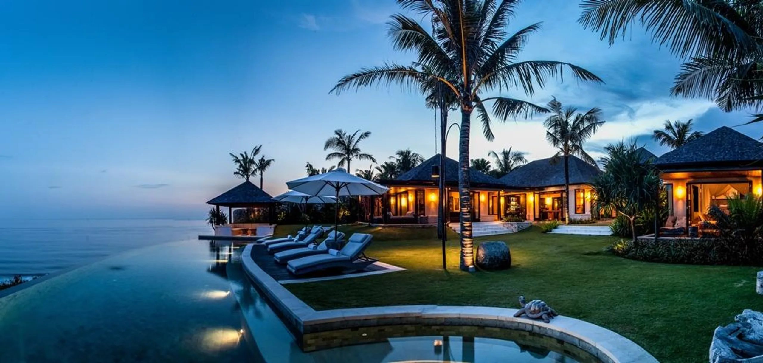 Uluwatu Cliffside Luxe Ocean View Estate with Infinity Pool and Ocean Views — photograph 8