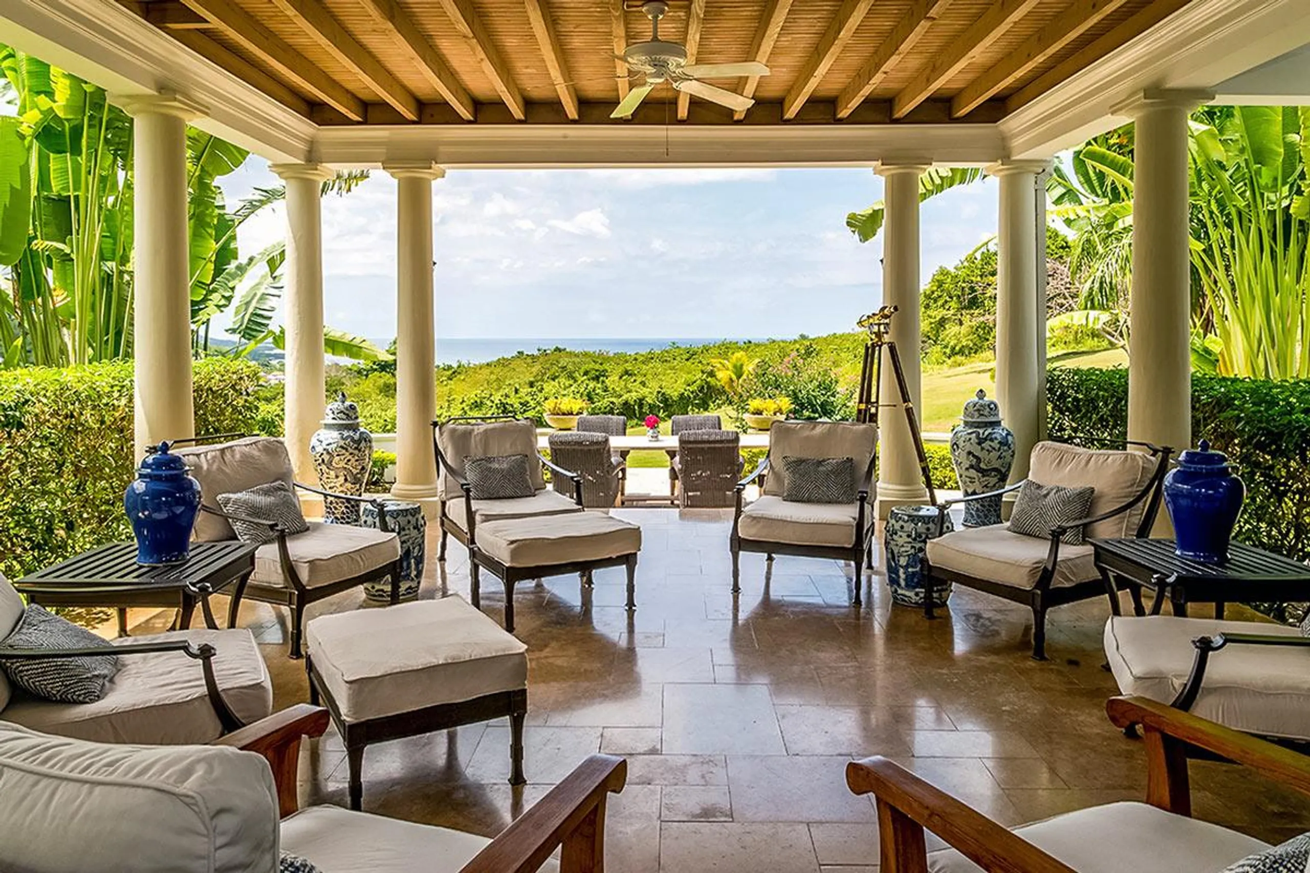 Charming Tropical Retreat in Sandy Bay with Private Pool and Lush Garden Grounds — photograph 5