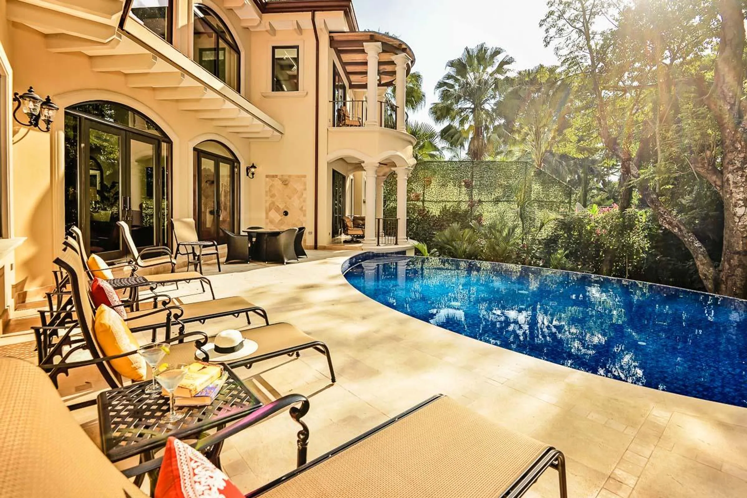 Serene Rainforest Villa with Private Pool and Beach Club Access, Los Suenos