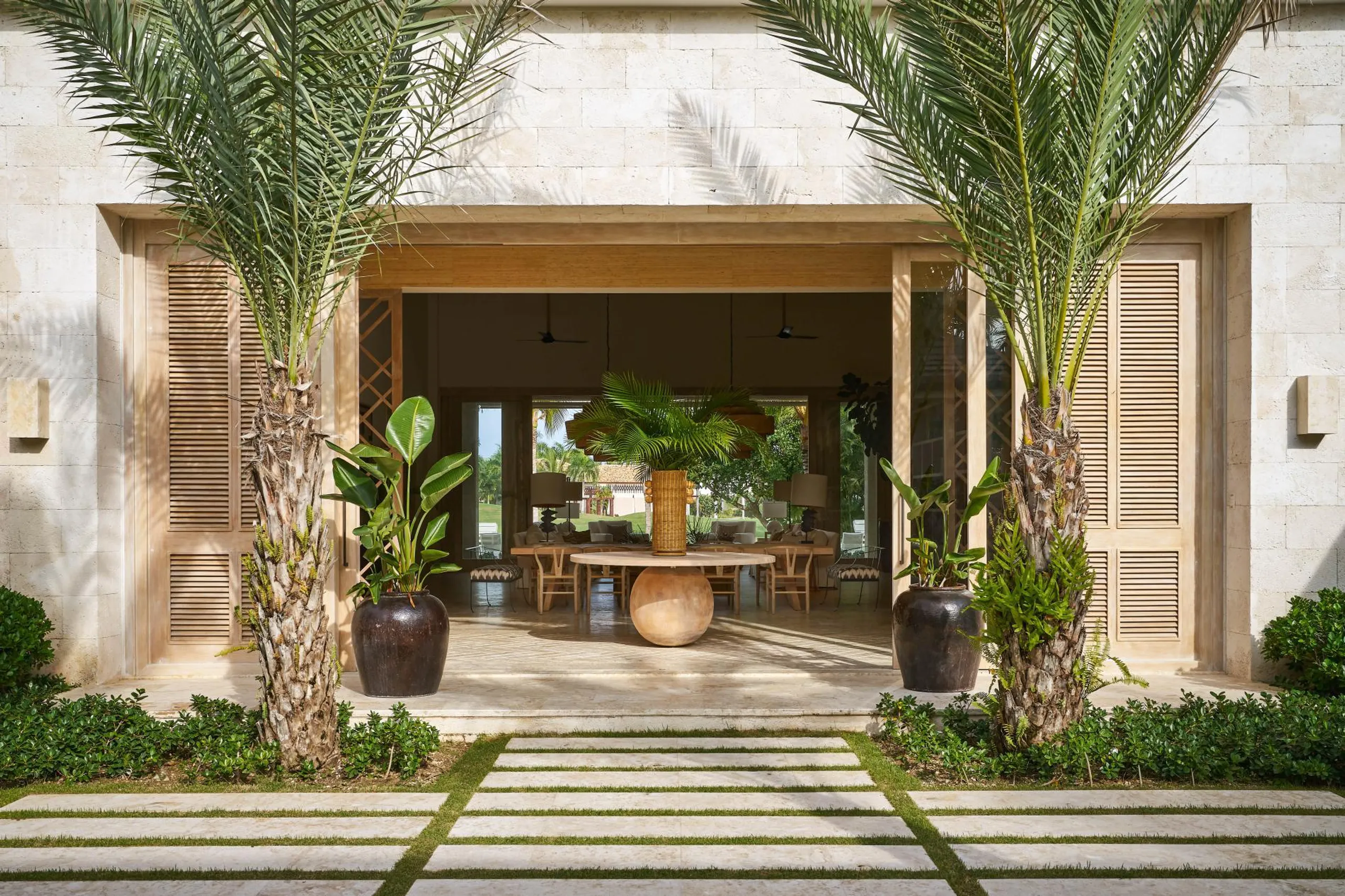 Newly Built Villa with Caribbean Flair, Private Pool, Garden and Golf Course Views — photograph 9