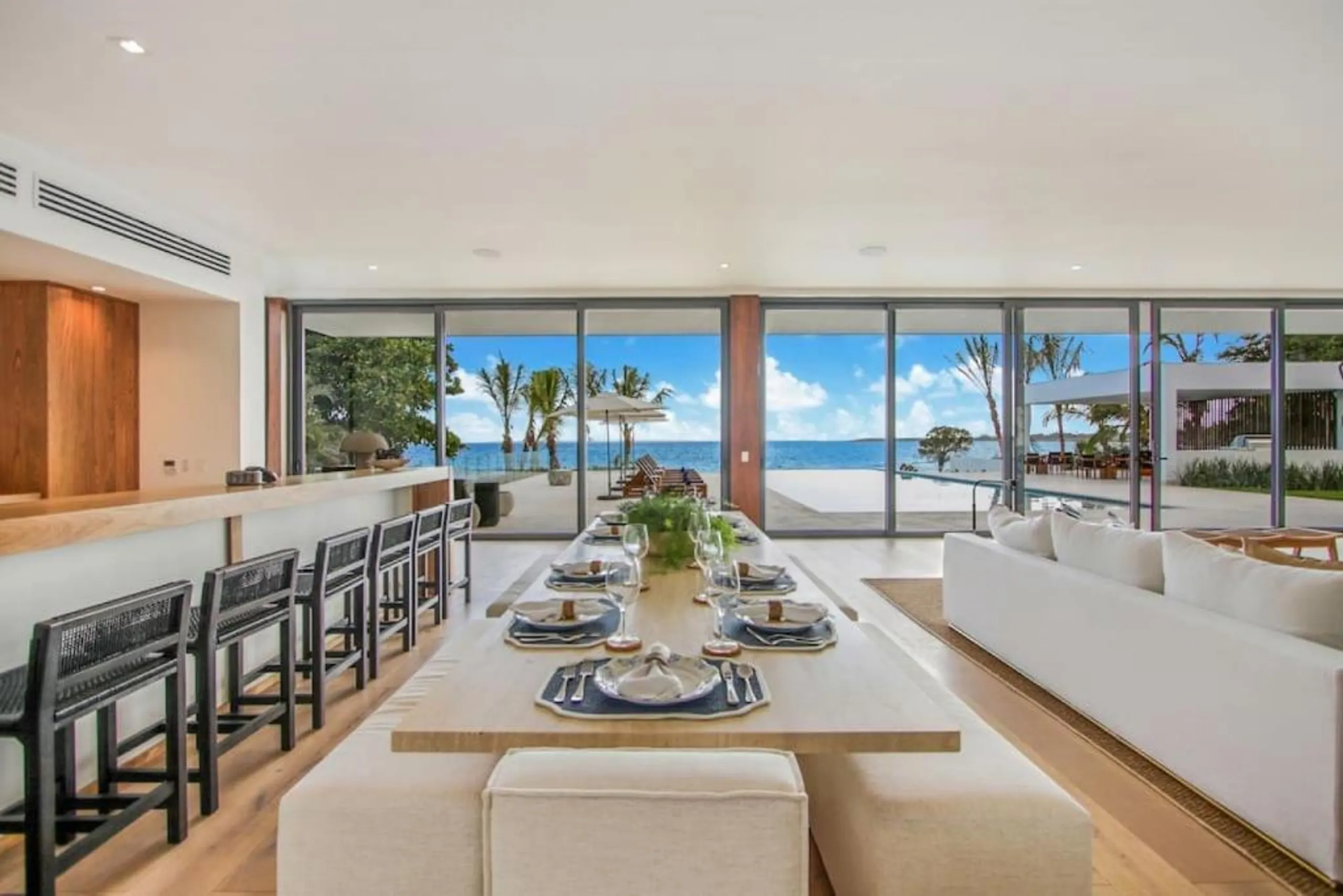 Breathtaking Beachfront Two-Story Villa with Infinity Pool in Casa de Campo — photograph 6