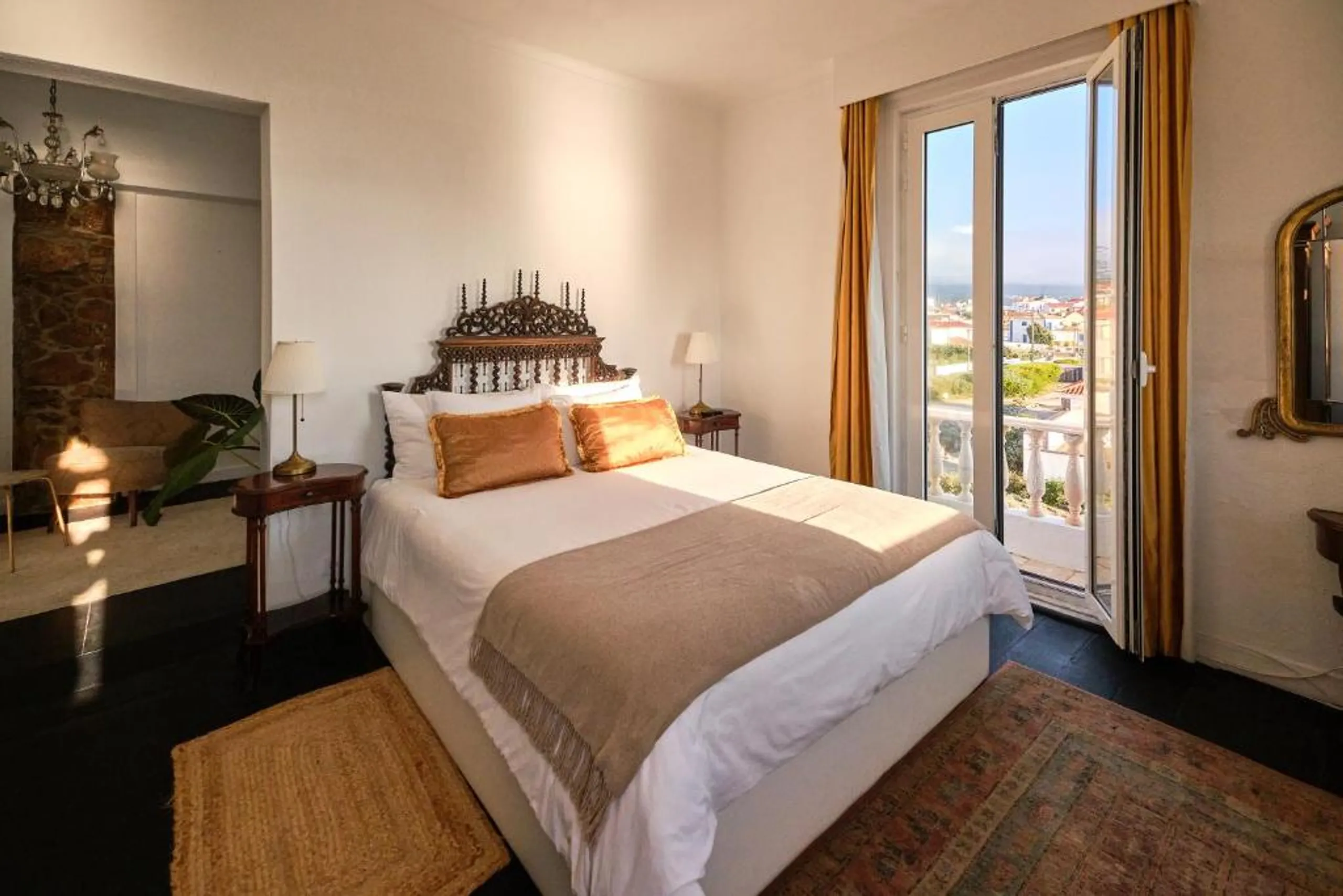 Invigorating Cliffside Villa with Majestic Atlantic Ocean Views — photograph 9