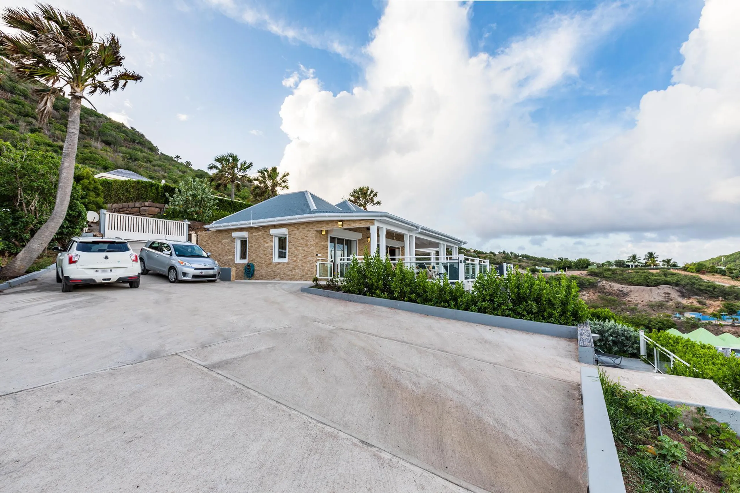Majestic Oceanfront Villa with Private Pool and Fitness Room — photograph 12
