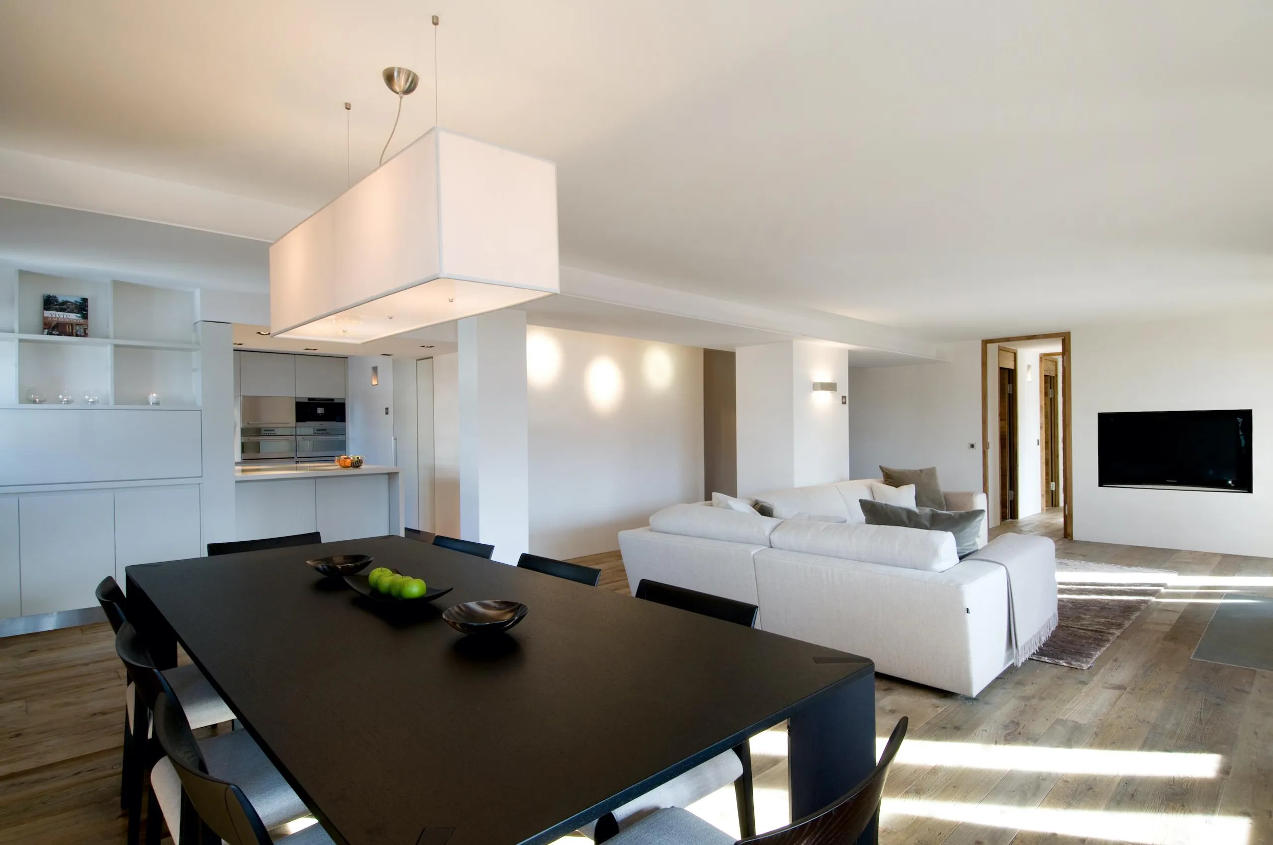 Verbier Swiss Alpine Retreat Estate Centrally Located with Epic Mountain Views — photograph 12