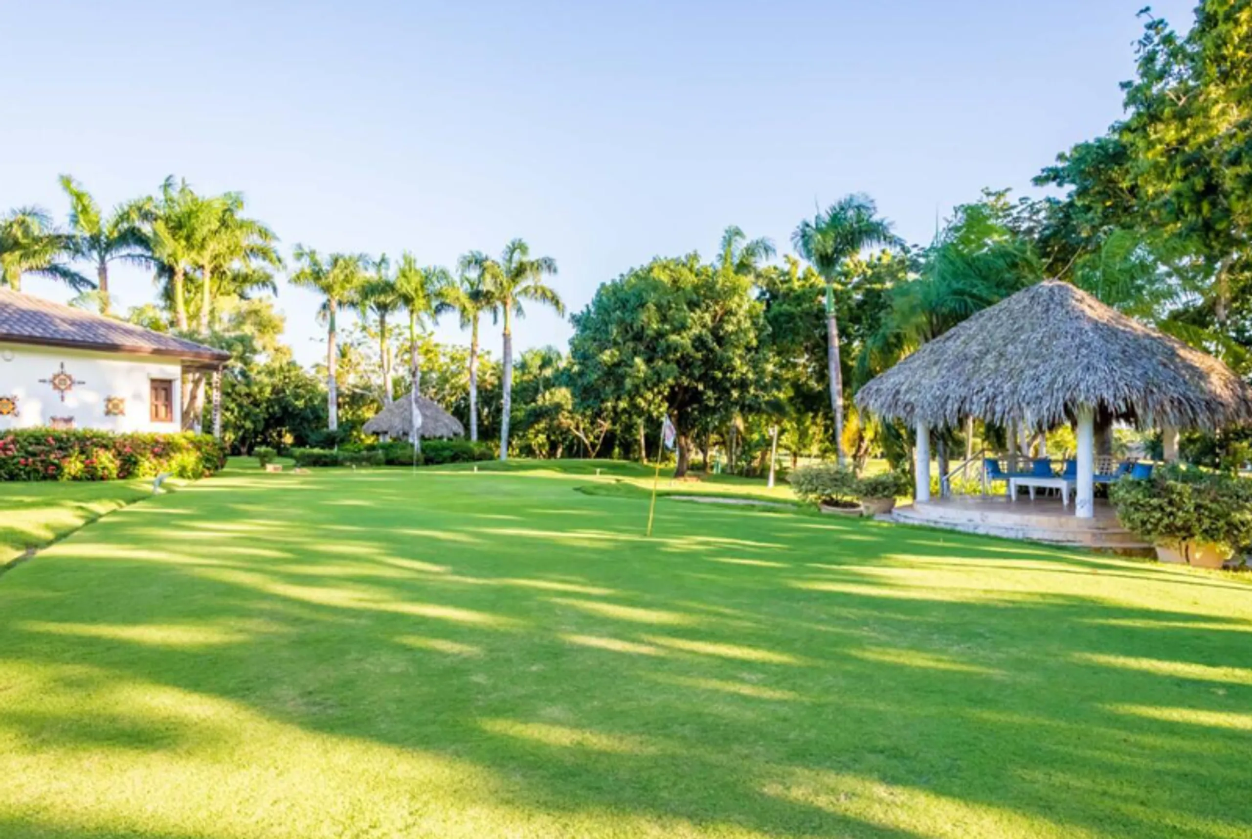Classic Grand Estate with Private Pool and Gold Access — photograph 4