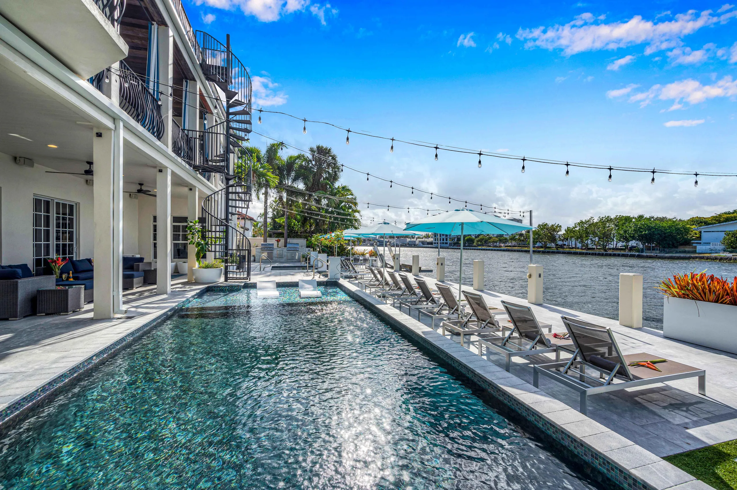 Majestic Contemporary Castle with Canal View & Access and Living Greenhouse — photograph 3
