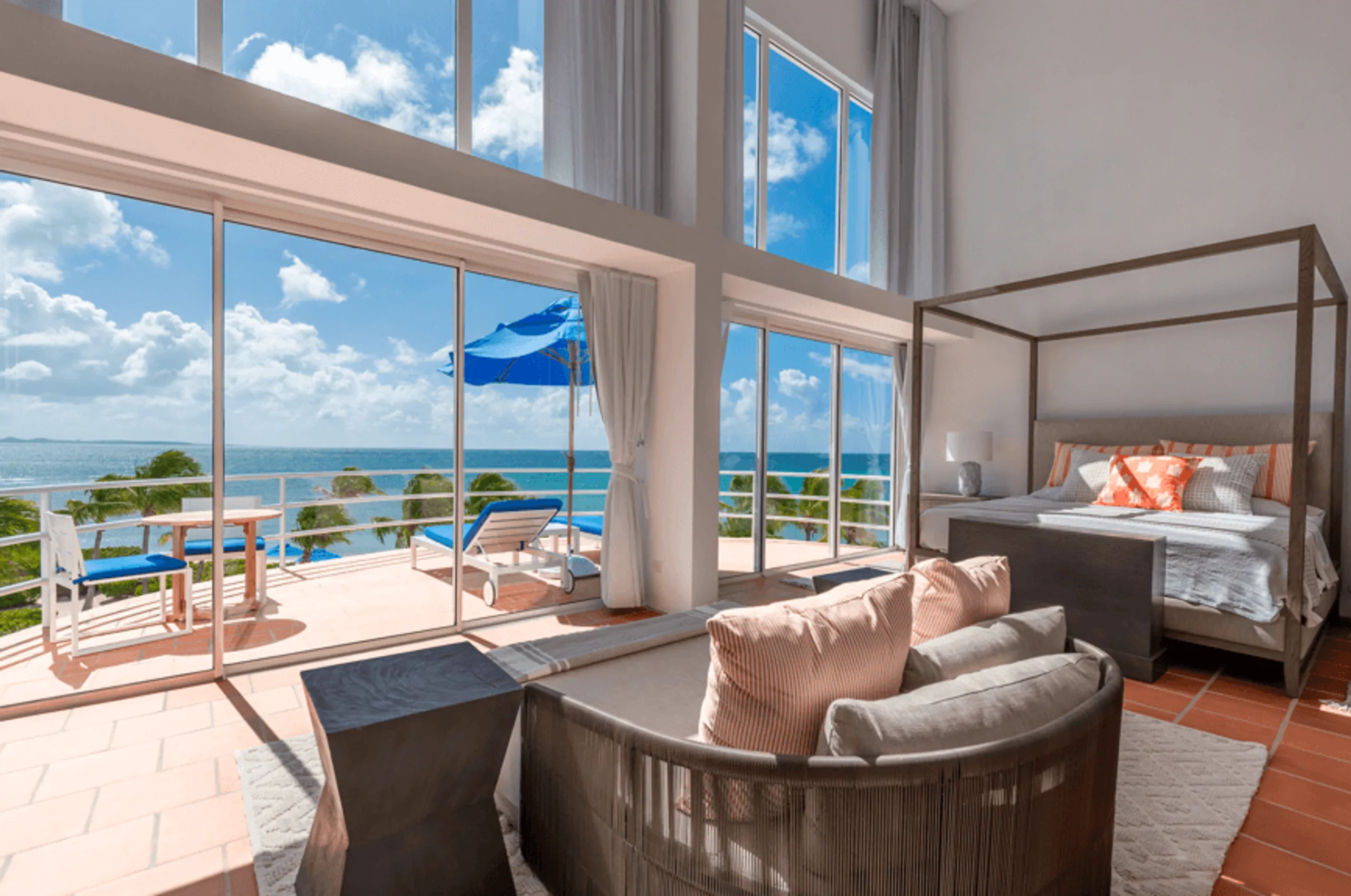 Grandiose Blue Bay Estate with Beachfront Access — photograph 9