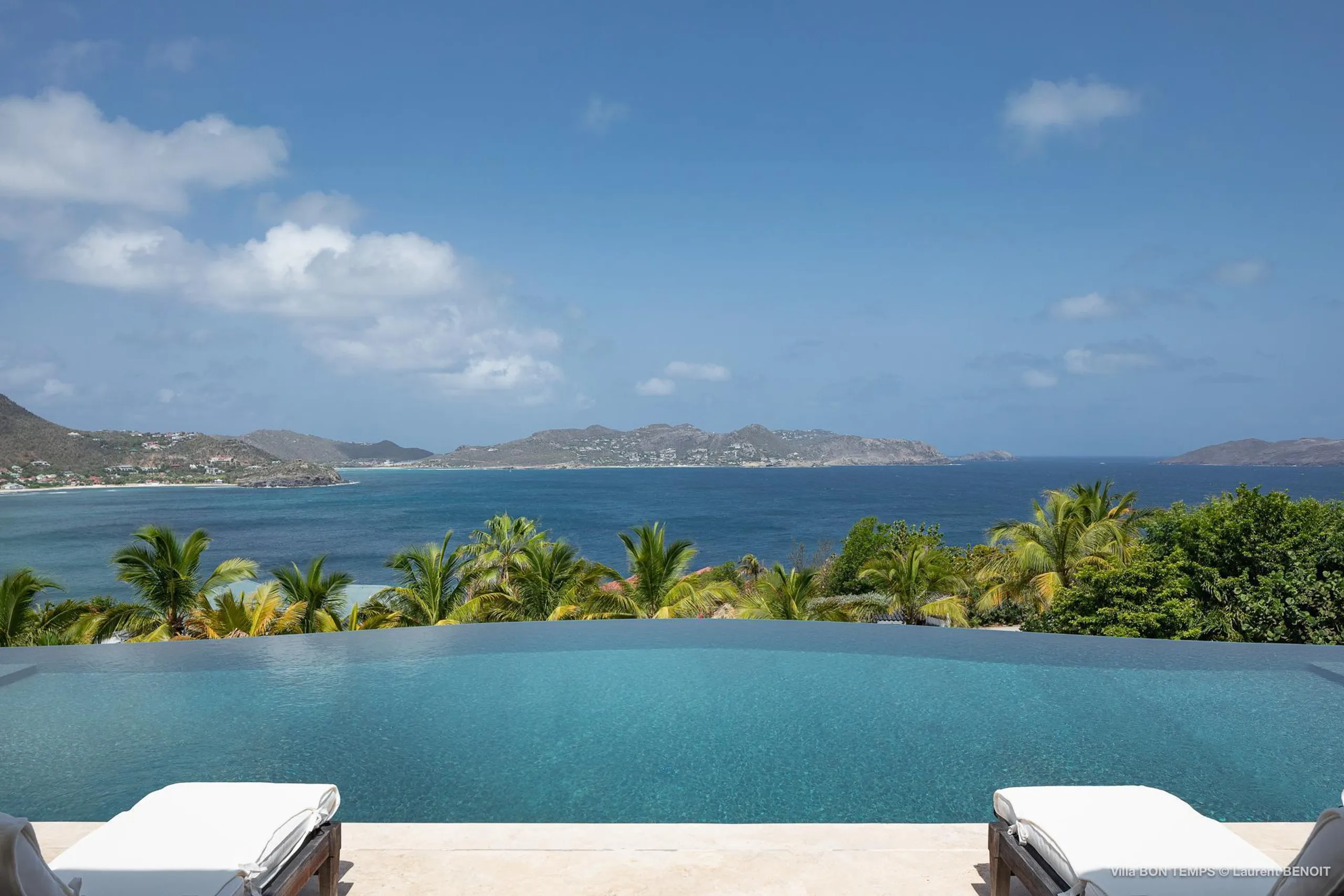 Superb Seaview Villa with Infinity Pool and Palatial Patio — photograph 4