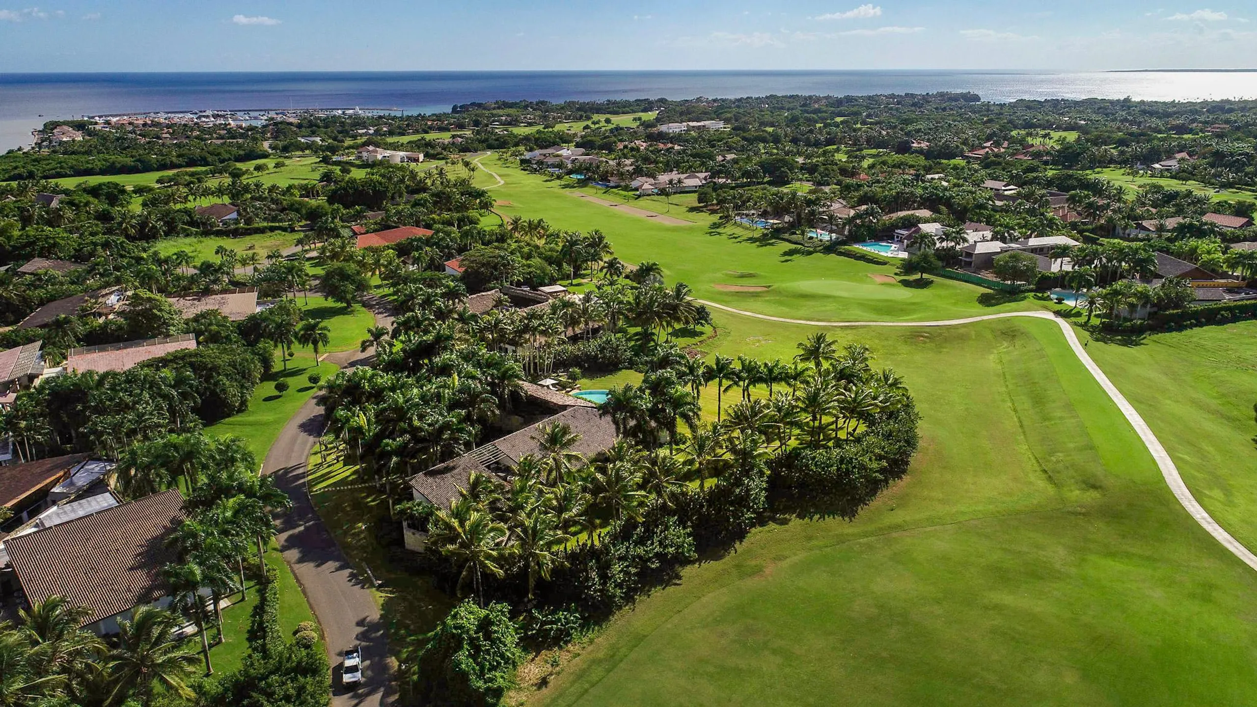 Elegant Casa de Campo Estate with Large Private Pool and Amazing Gardens — photograph 8