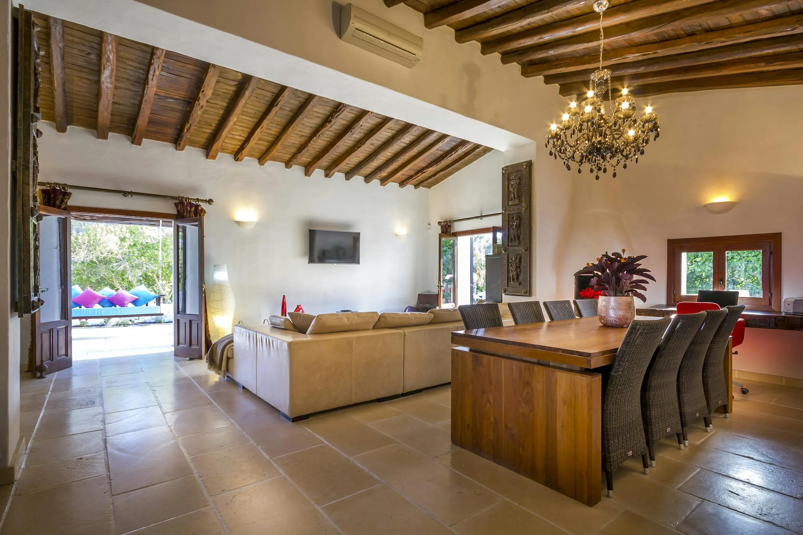 Breathtaking Ibiza Estate with Private Pool and Gazebo — photograph 7