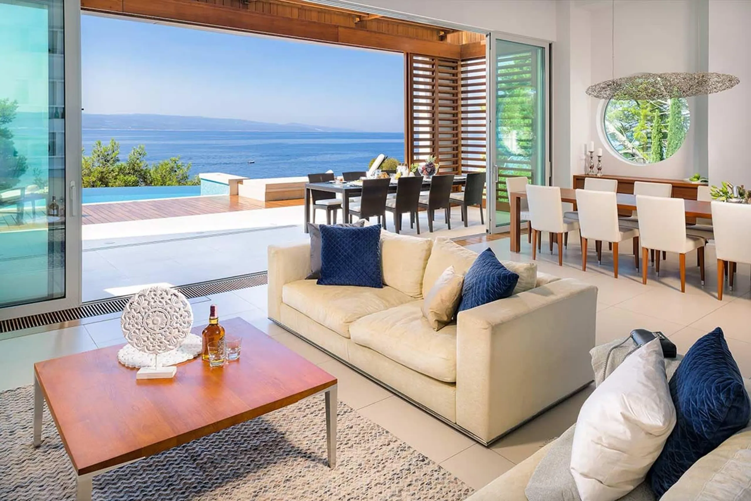 Inspiring Beachfront  Villa with Private Heated Pool & Oceanfront Views — photograph 8