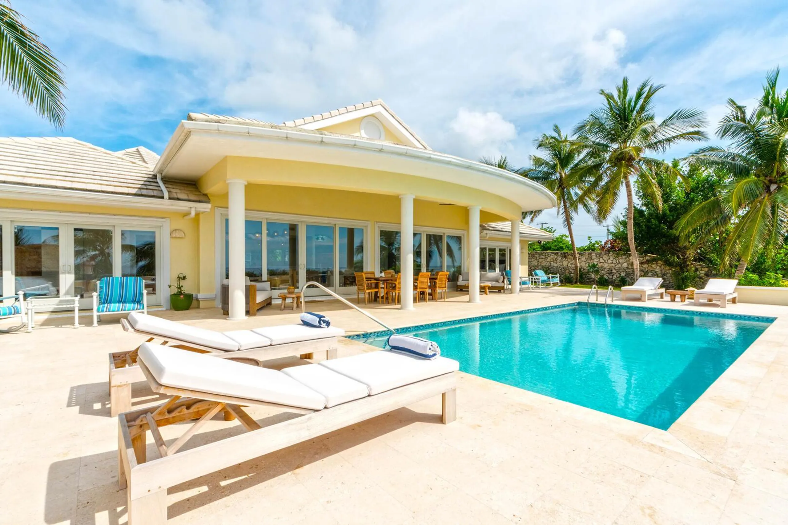 Spotts Sands Elite Villa With Private Pool, Hot Tub, and Majestic Views — photograph 2