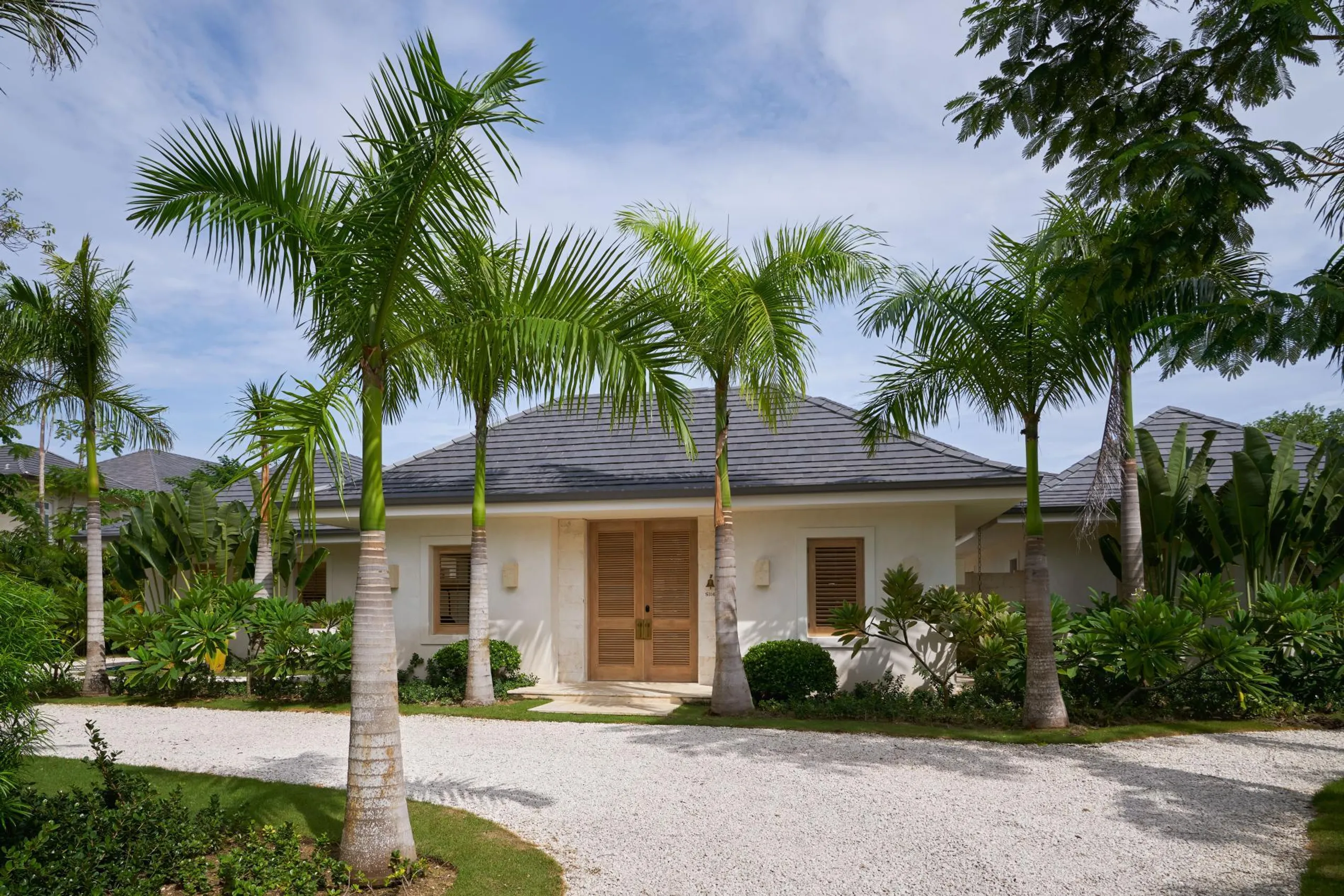 Newly Built Villa with Caribbean Flair, Private Pool, Garden and Golf Course Views — photograph 10