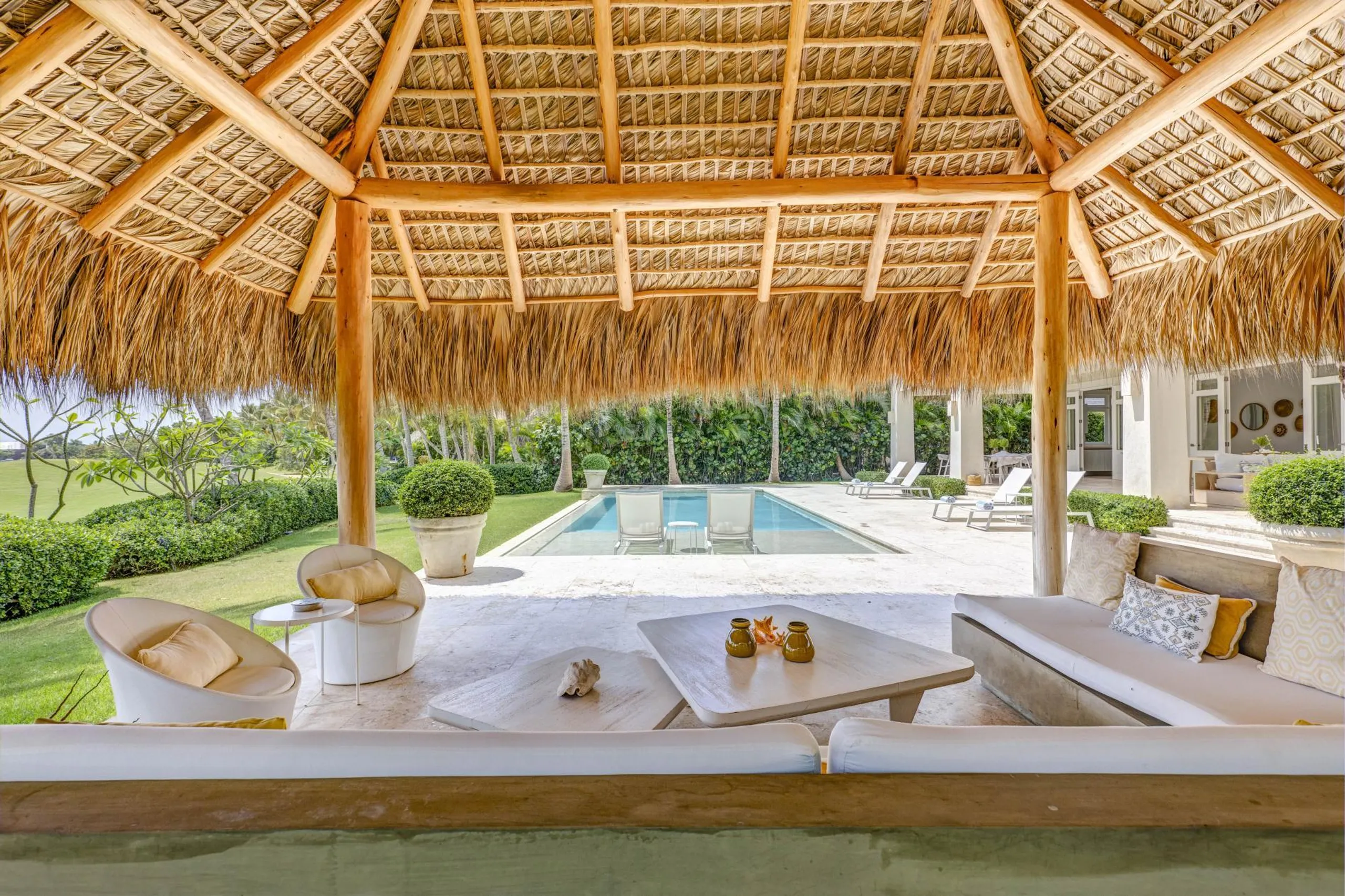 Gleaming Caribbean Villa with Private Pool, Water Mirror Entry and Spacious Interiors — photograph 5