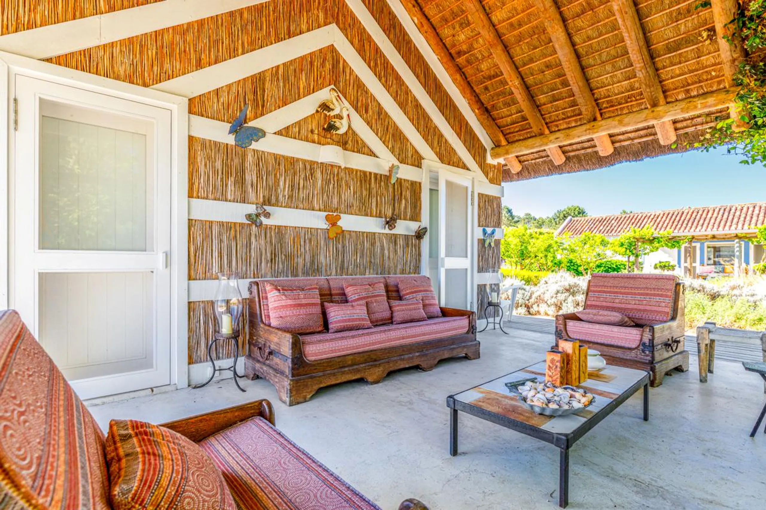 Deluxe Artistic Villa with Private Swimming Pool and Panoramic Views — photograph 11