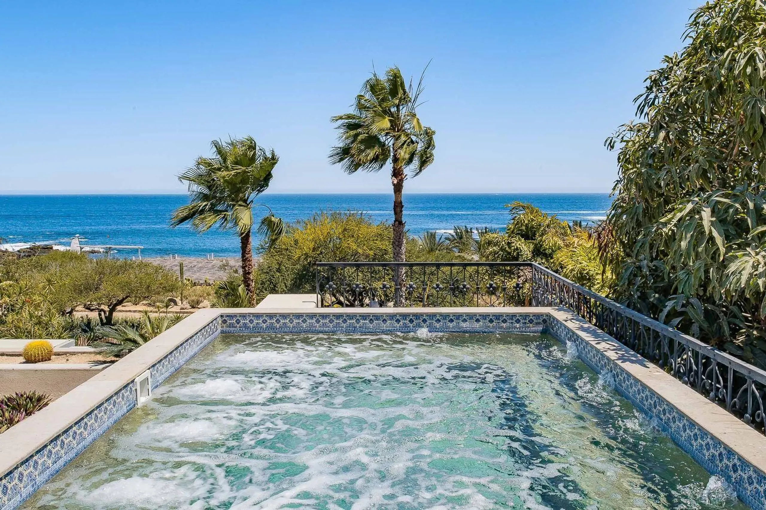Majestic Cabo Del Sol Estate with Sweeping Ocean Views and Private Pool — photograph 11