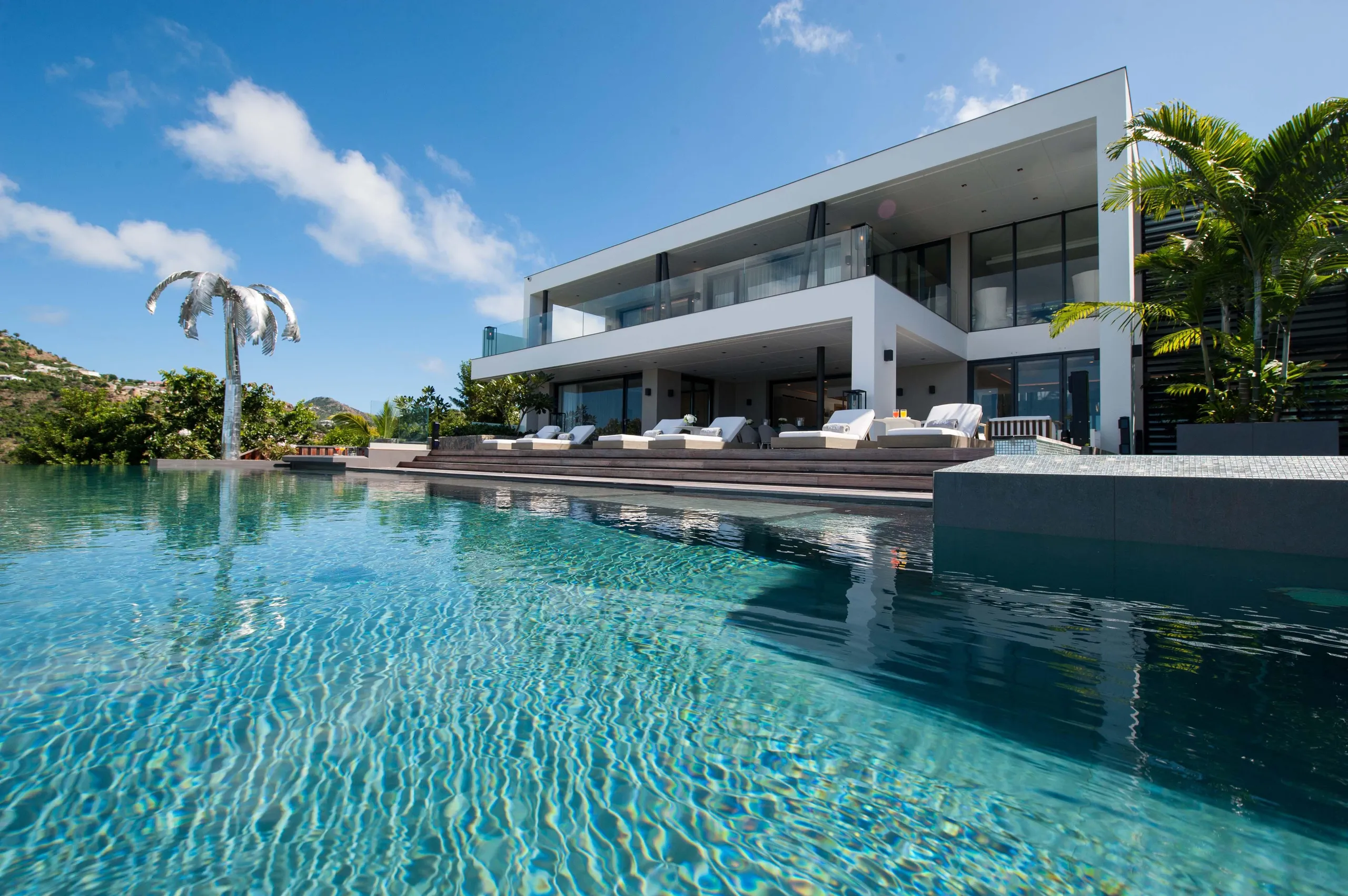 Contemporary Architectural St Jean Estate with Infinity Pool and Amazing Views — photograph 2