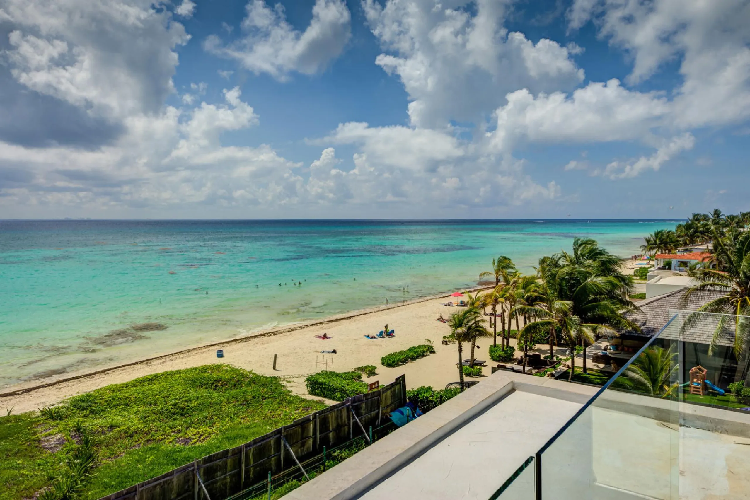 Captivating Playa del Carmen Oceanfront Luxury Estate with Double Pool and Ocean Views — photograph 12