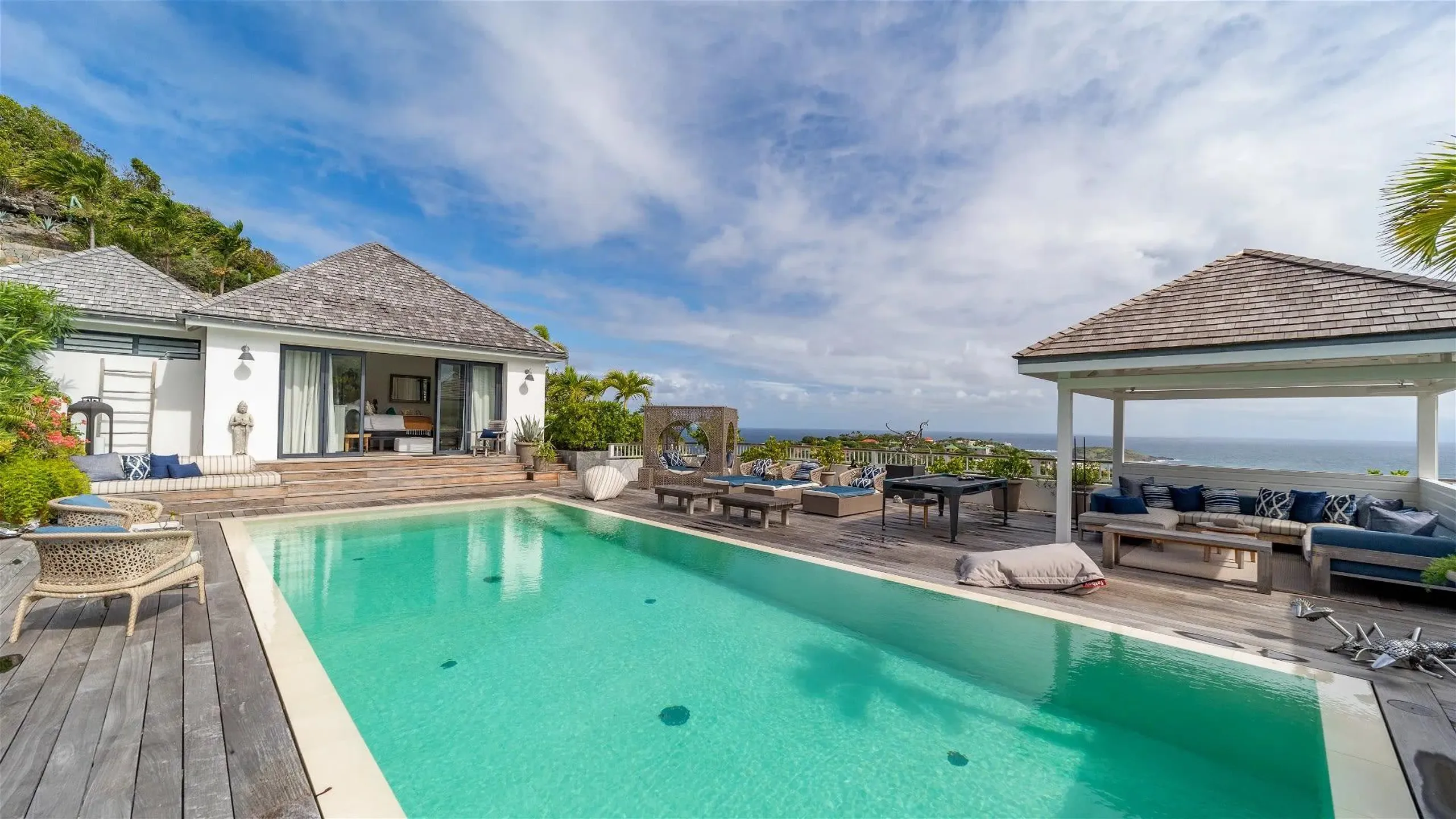 Tranquil Tropical Villa with Invigorating Pool — photograph 2