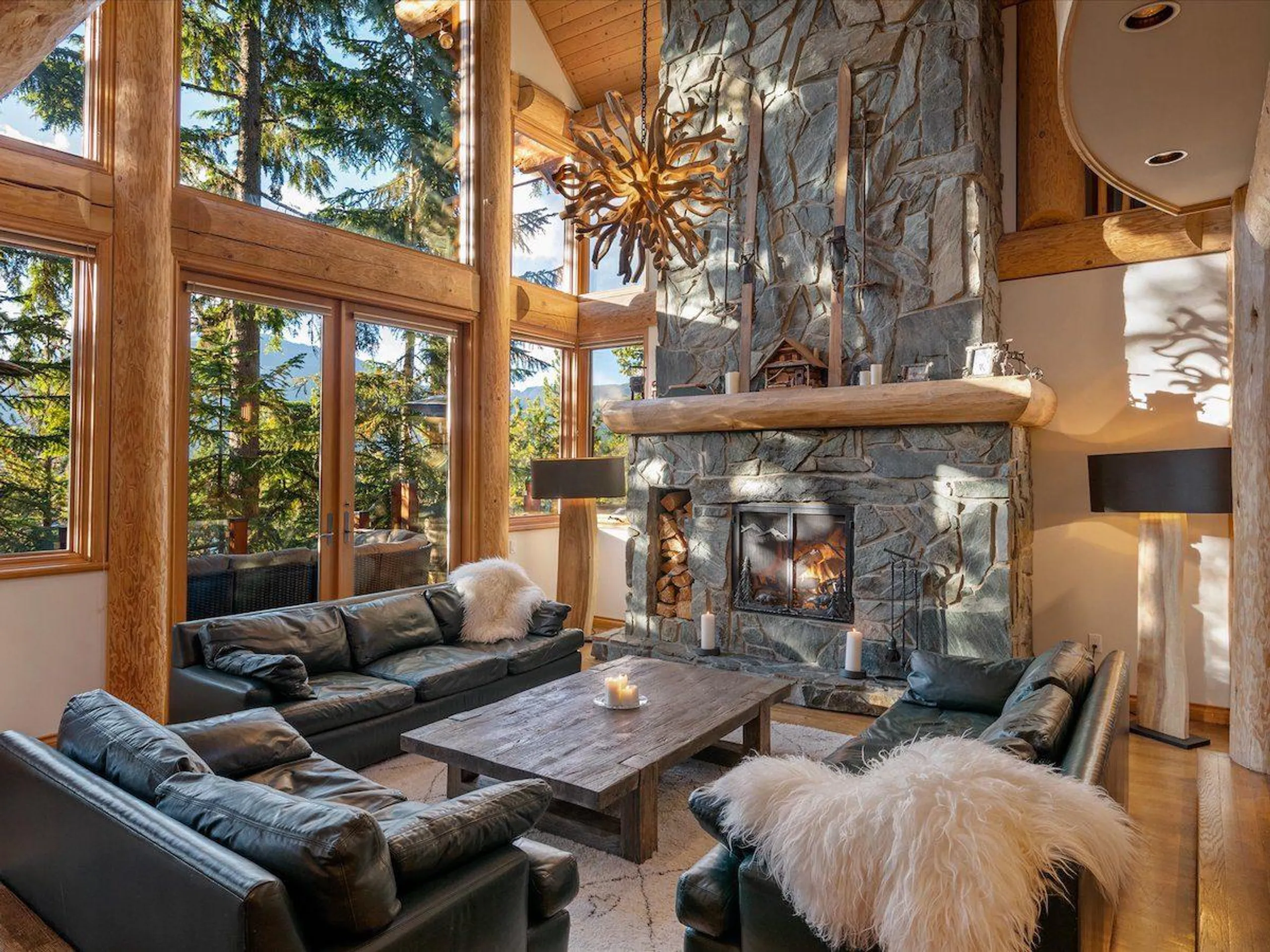 A High-End Retreat with Scenic Mountain Views, Lavish Pool, and Elegant Amenities VILLAWAY® — photograph 7