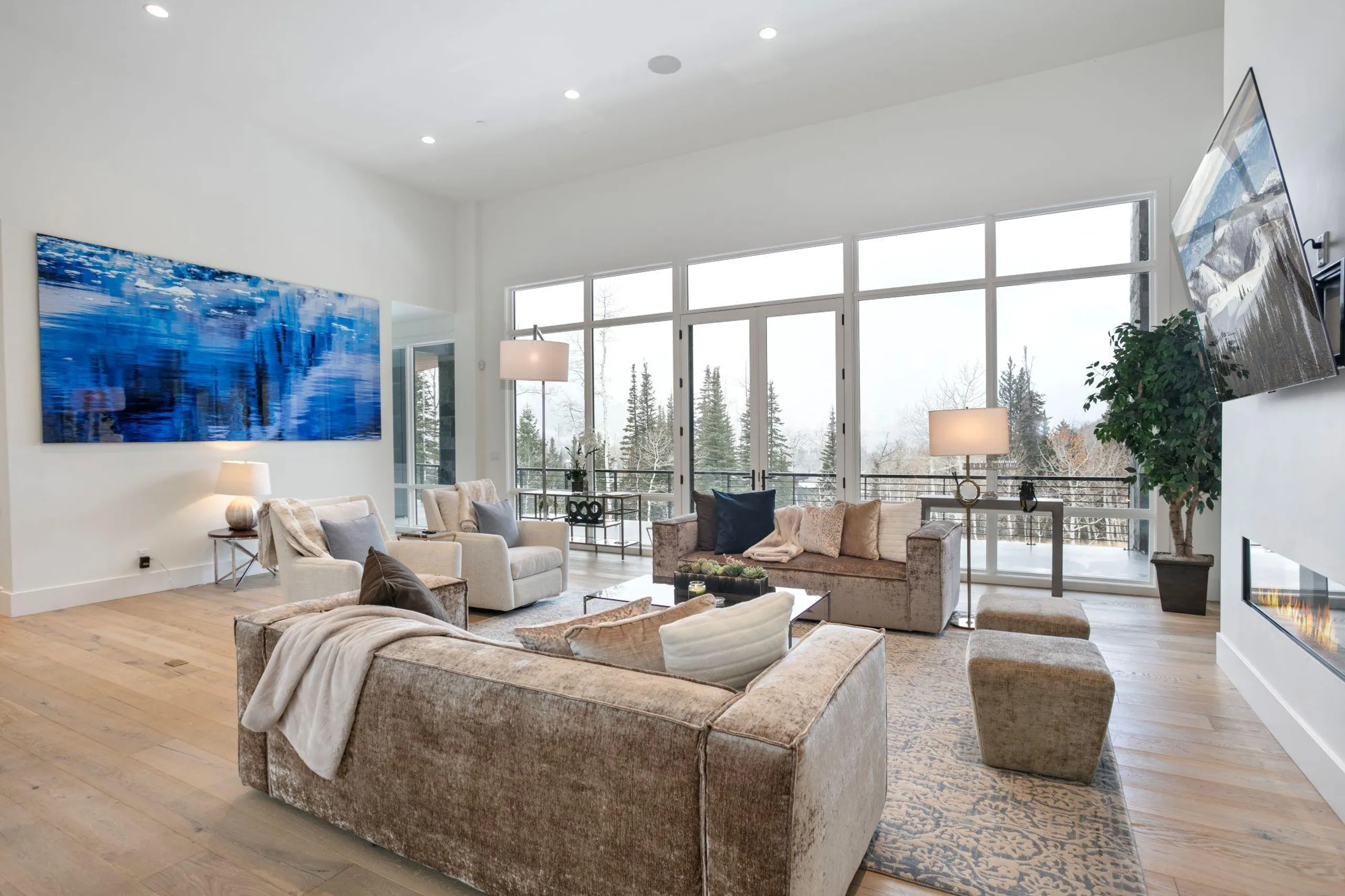 Stunning Luxury Ski Chalet with Jacuzzi and Fitness Room — photograph 5