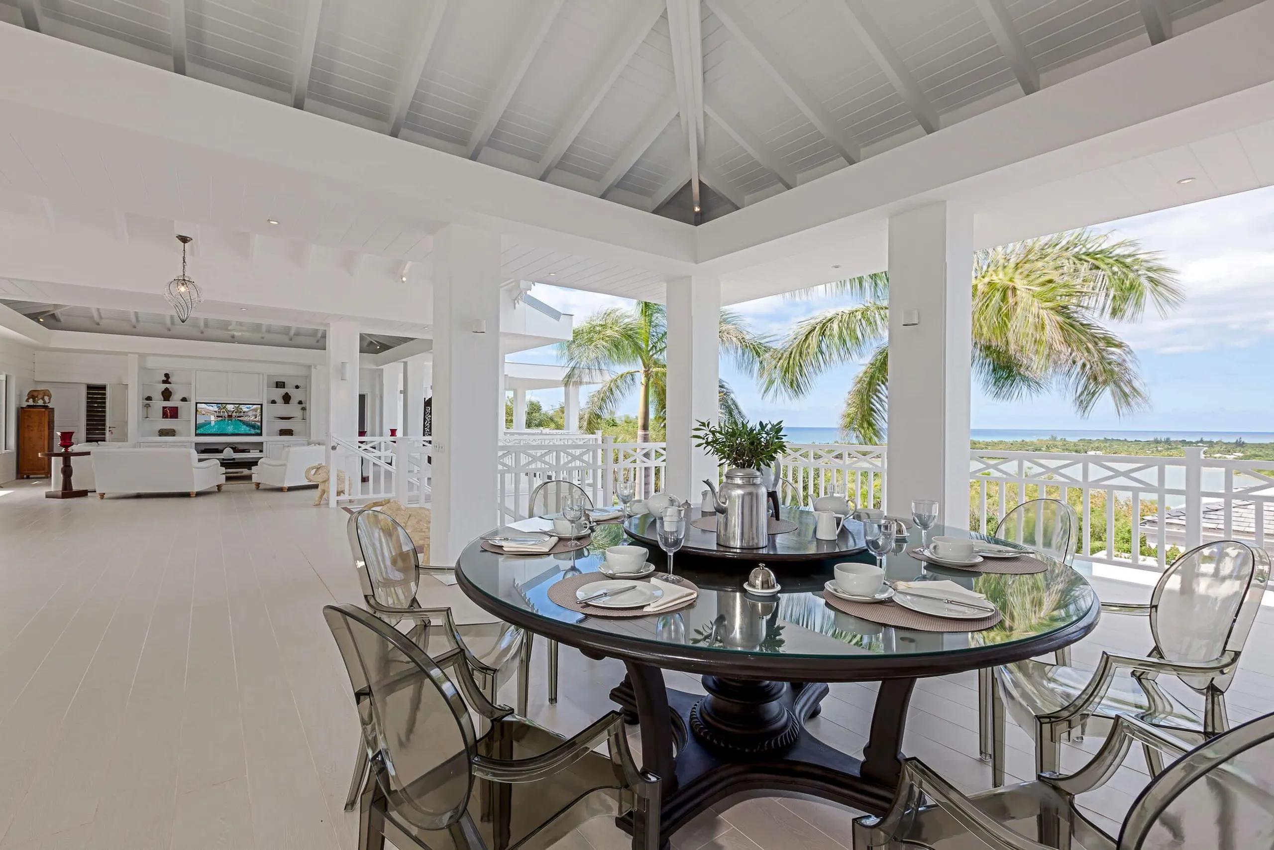 Gorgeous Grand Villa with Infinity pool in St. Martin — photograph 9