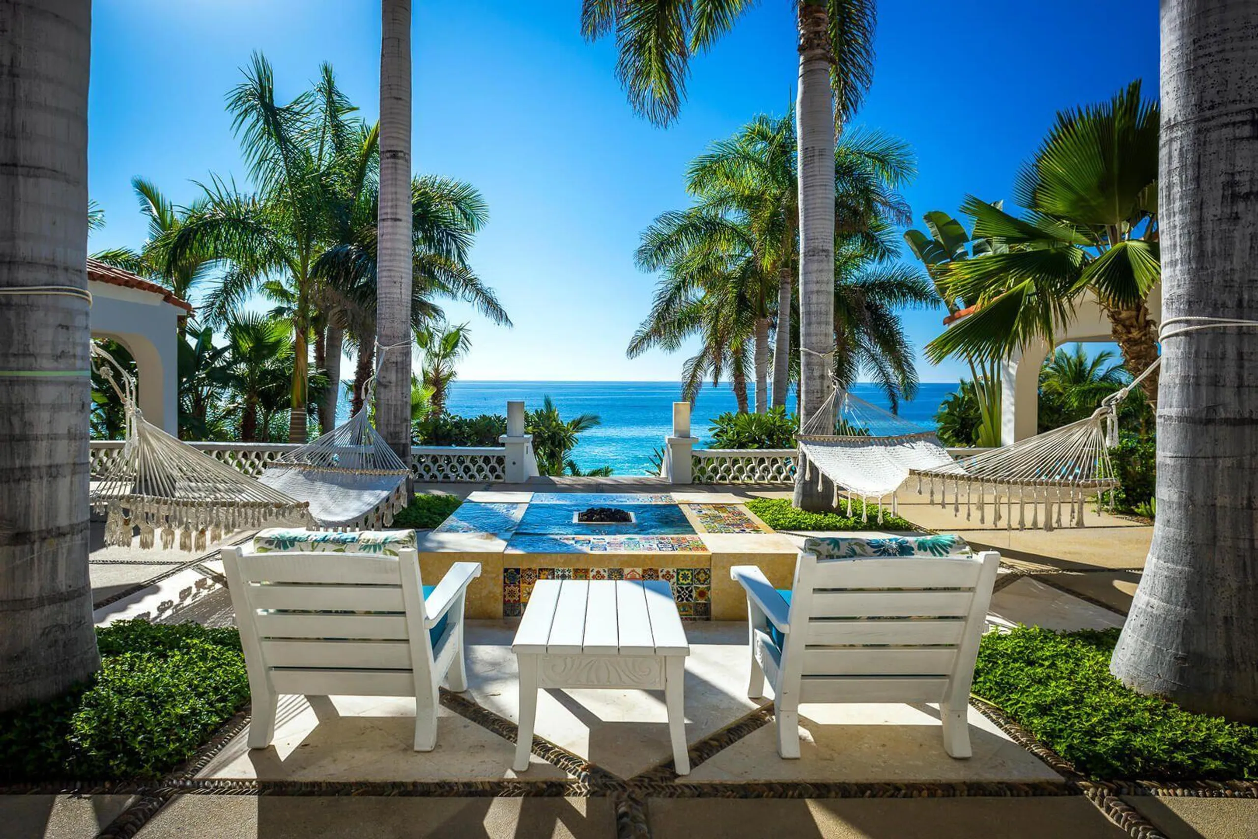 Expansive Palmilla Oceanfront Estate with Private Pool and Ocean Views — photograph 5