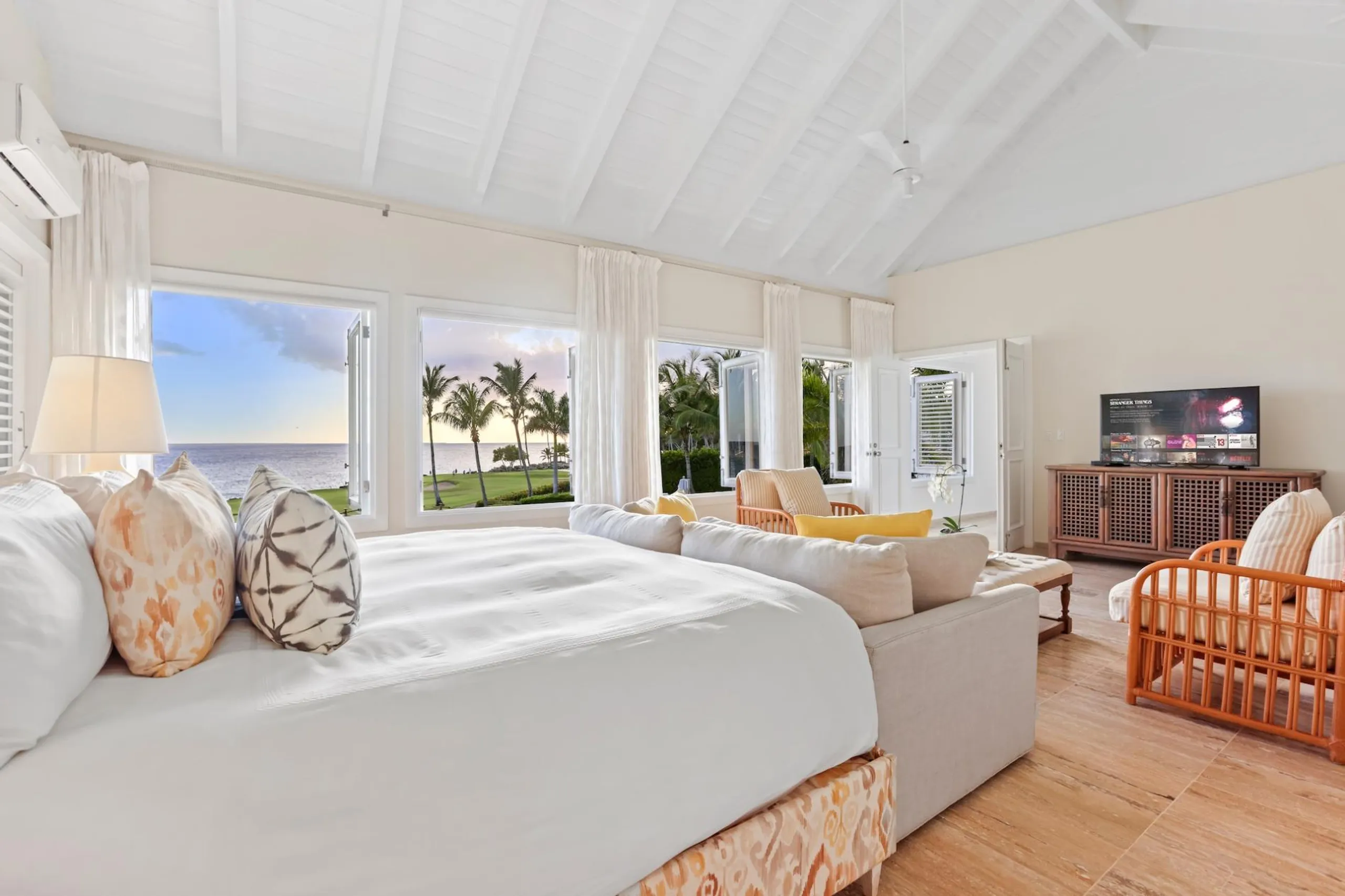 Oceanfront 5-Bedroom Casa de Campo Villa with Infinity Pool & Caribbean Sea Views — photograph 12