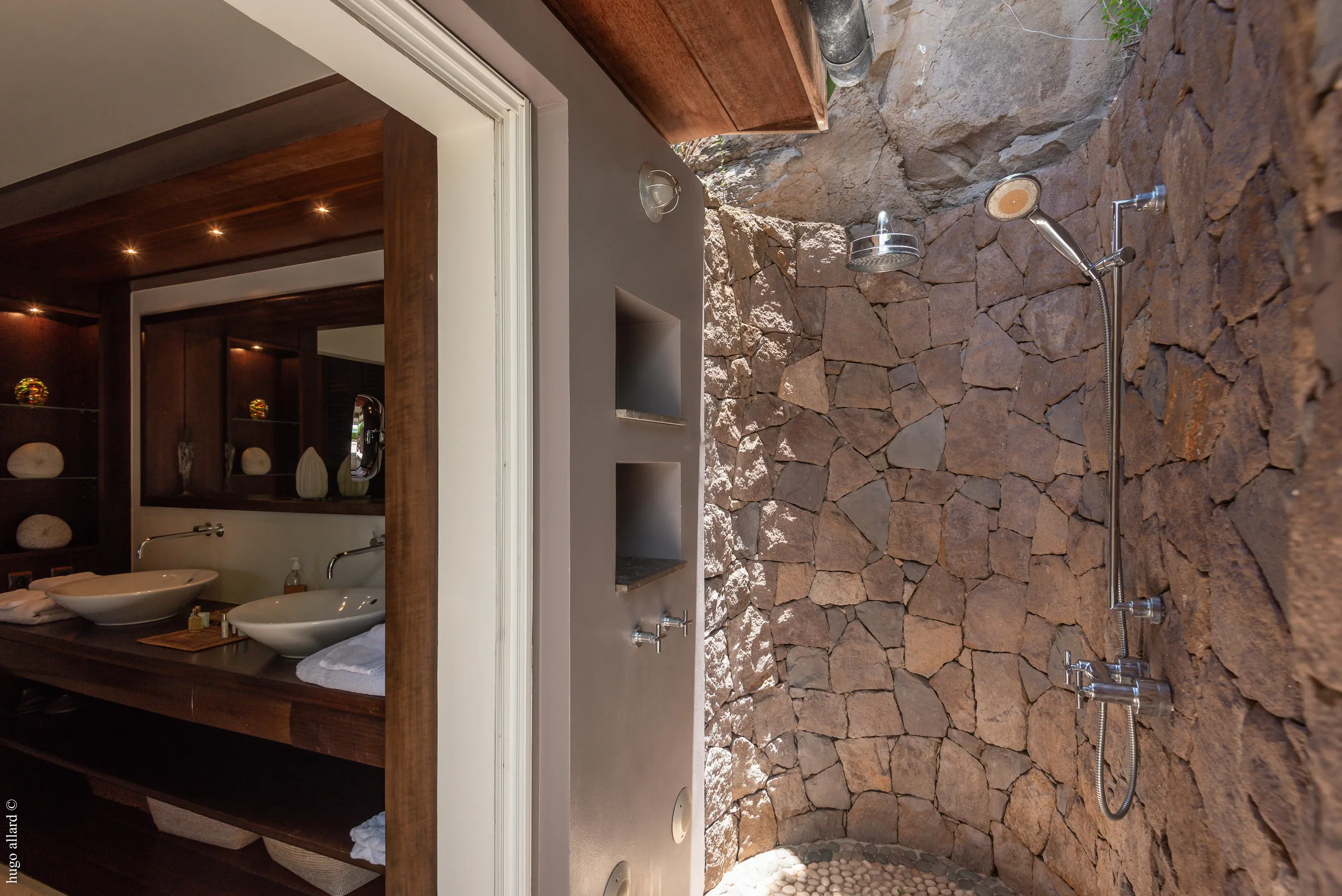 Rejuvenating Seaside Villa with Private Pool and Walks to Beach — photograph 11