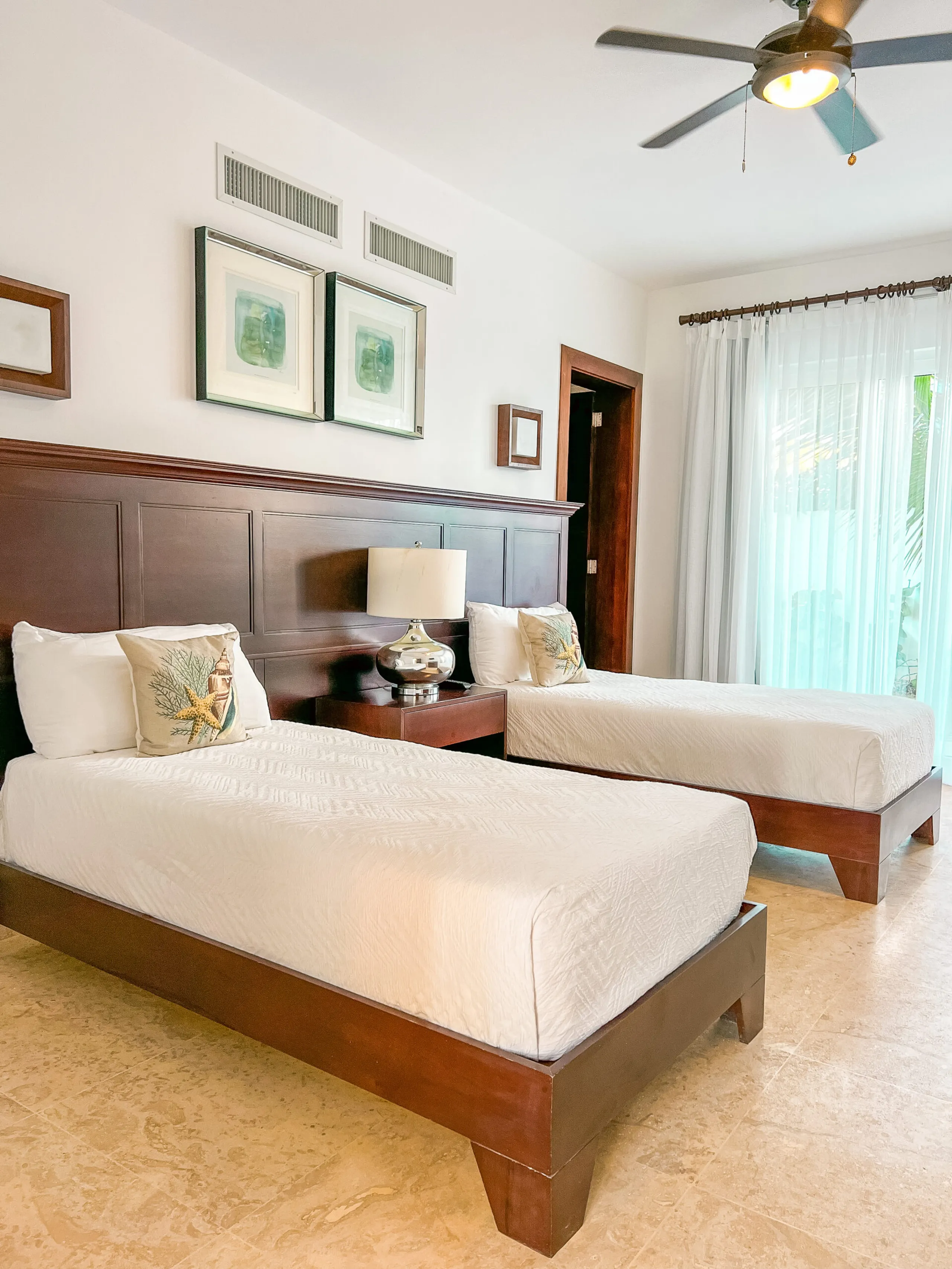Refreshing 6BR Getaway with Infinity Pool Area, Large Terrace and Beach Access — photograph 10